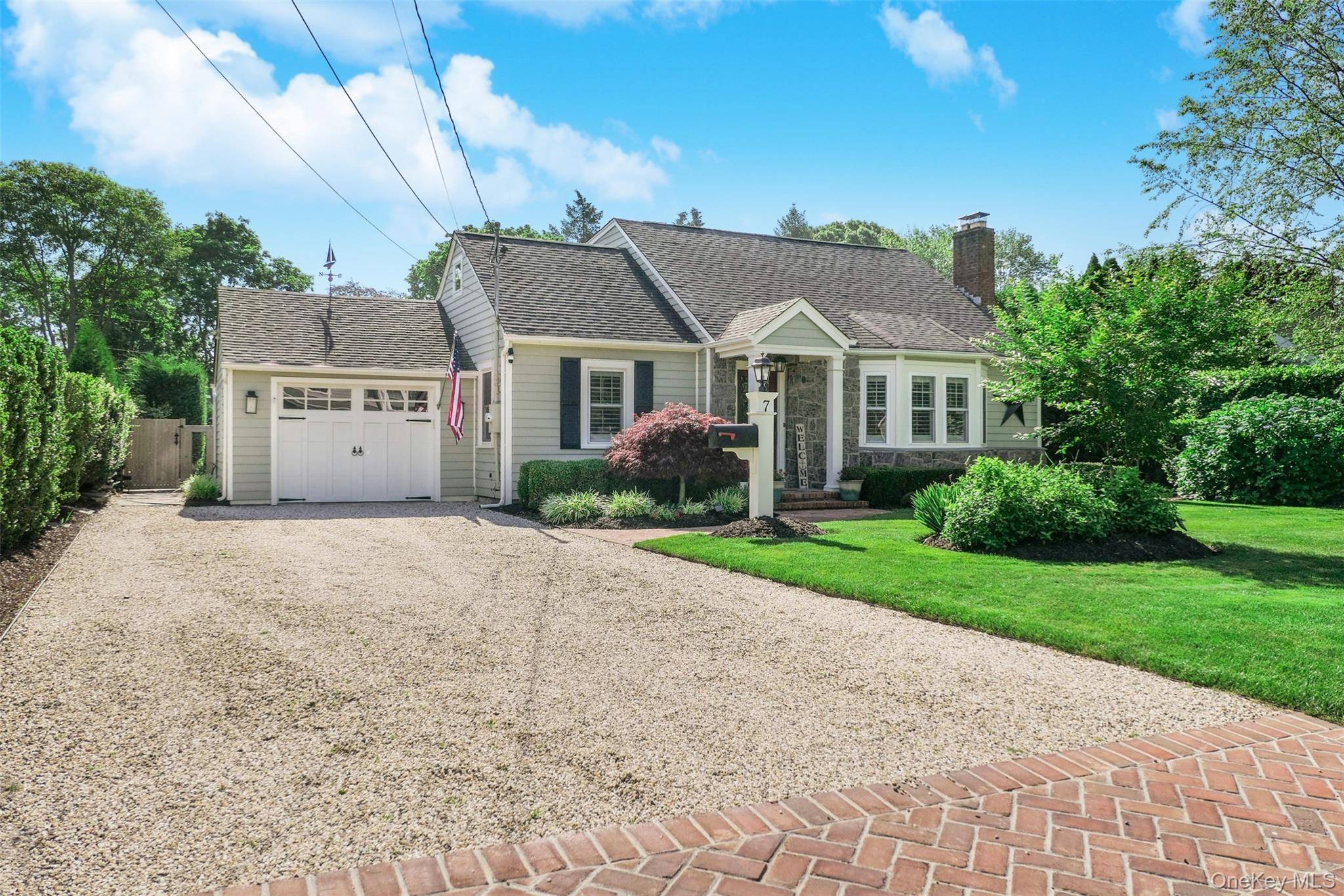 7 Country Club RD, Bellport Village, NY 11713
