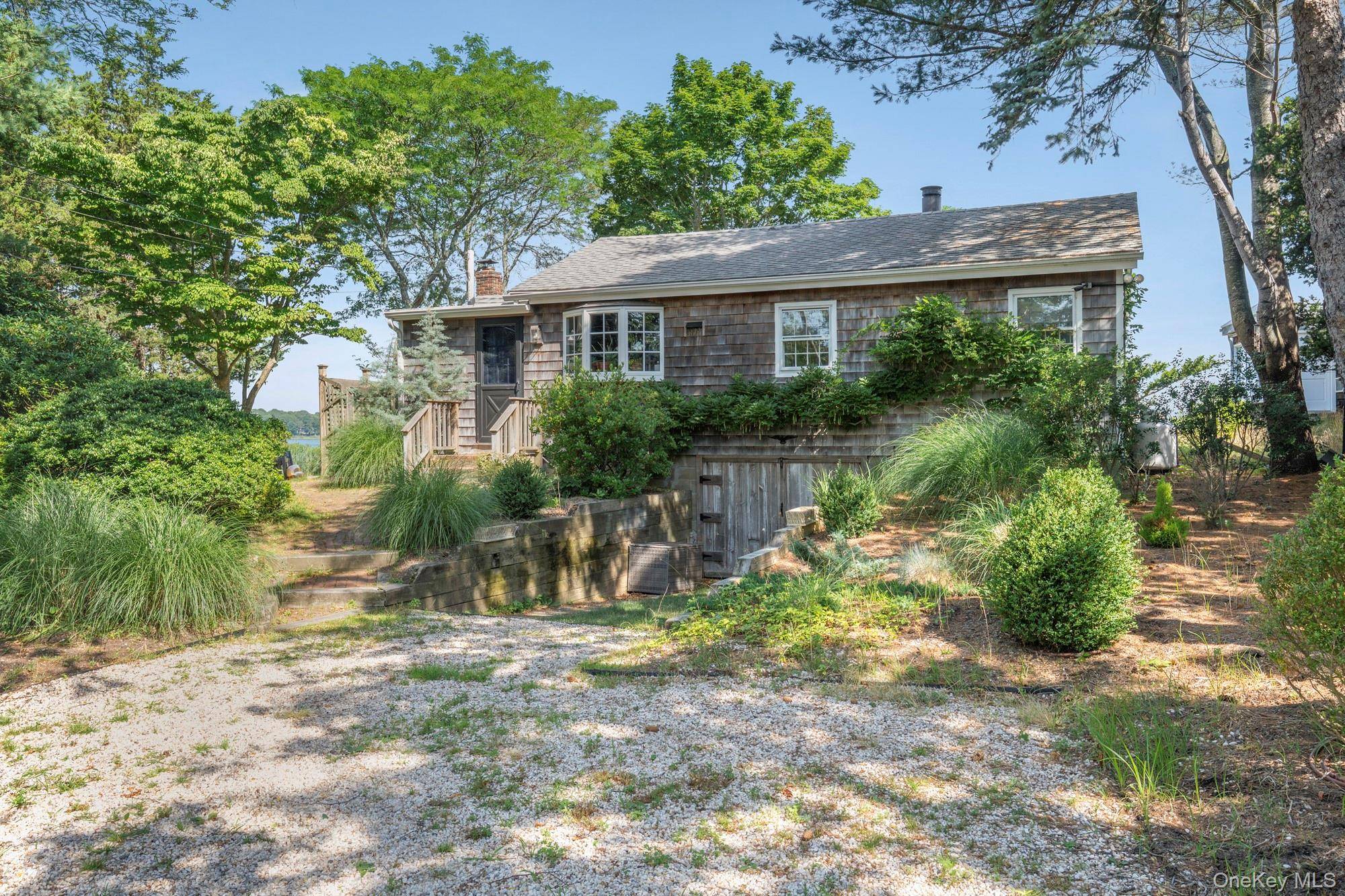 21 Breeze Hill RD, East Hampton, NY 11937