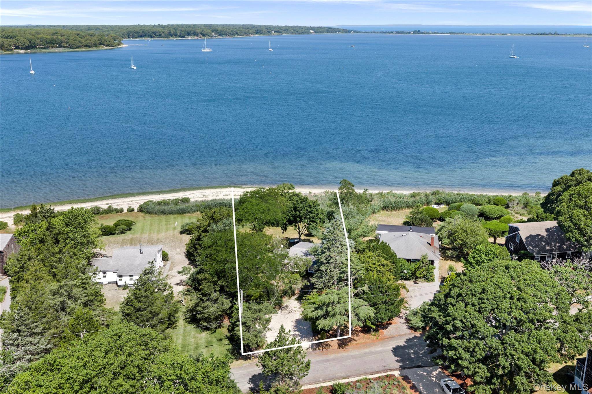 21 Breeze Hill RD, East Hampton, NY 11937