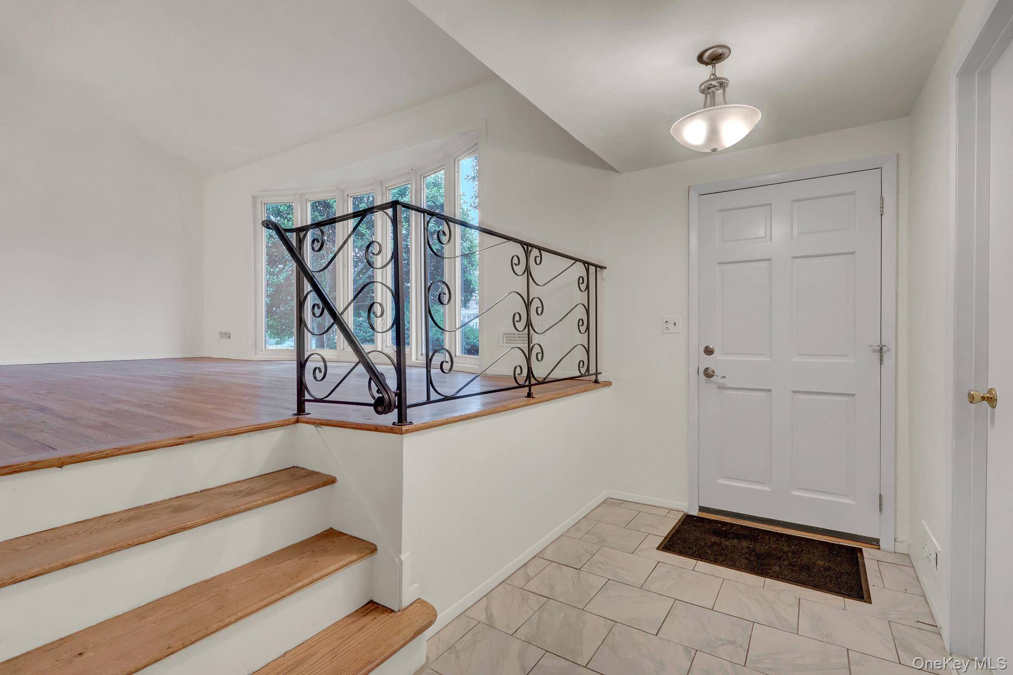 135 Atlantic PL, Hauppauge, NY 11788