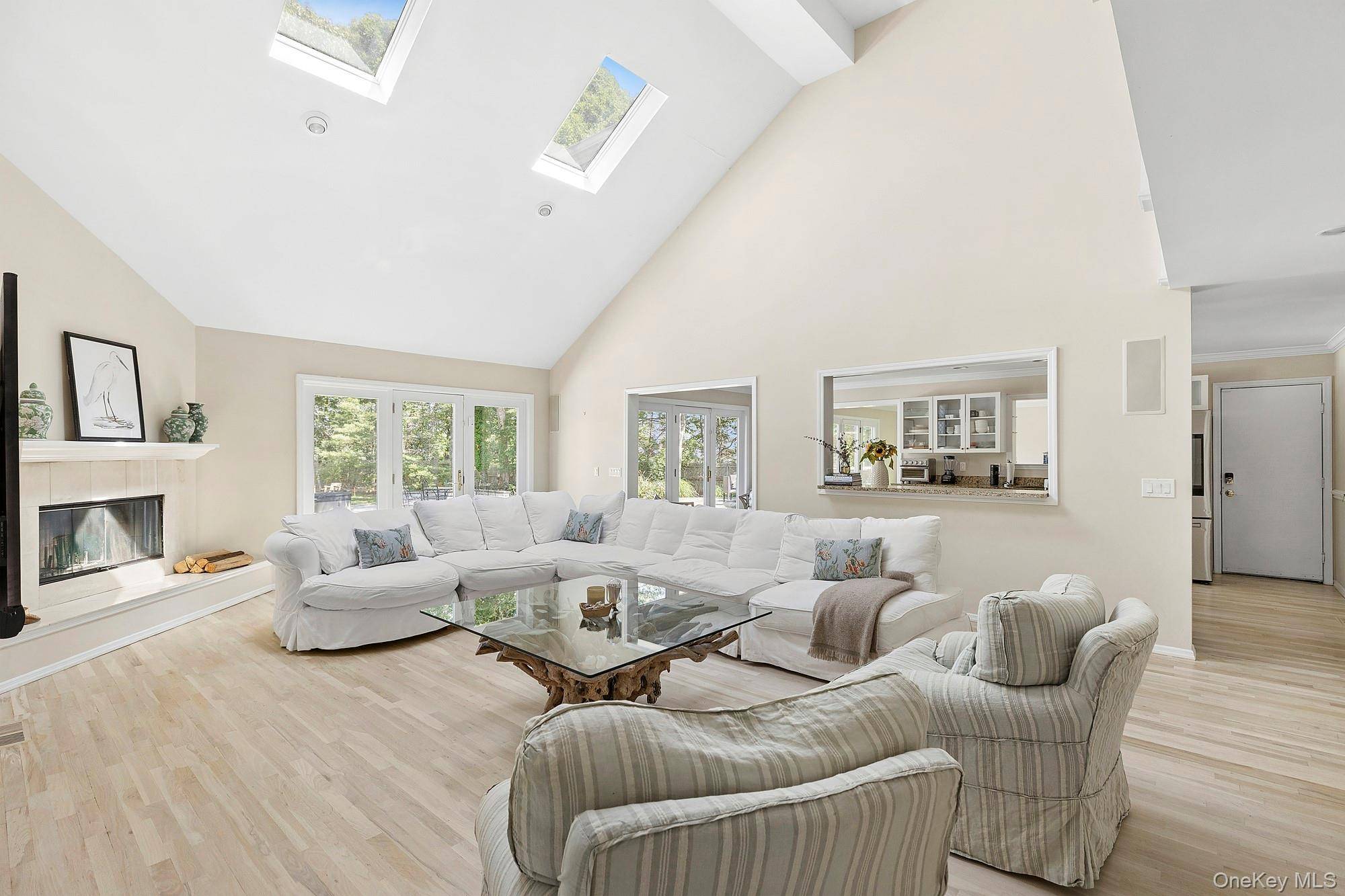 9 Rosebud LN, East Quogue, NY 11942