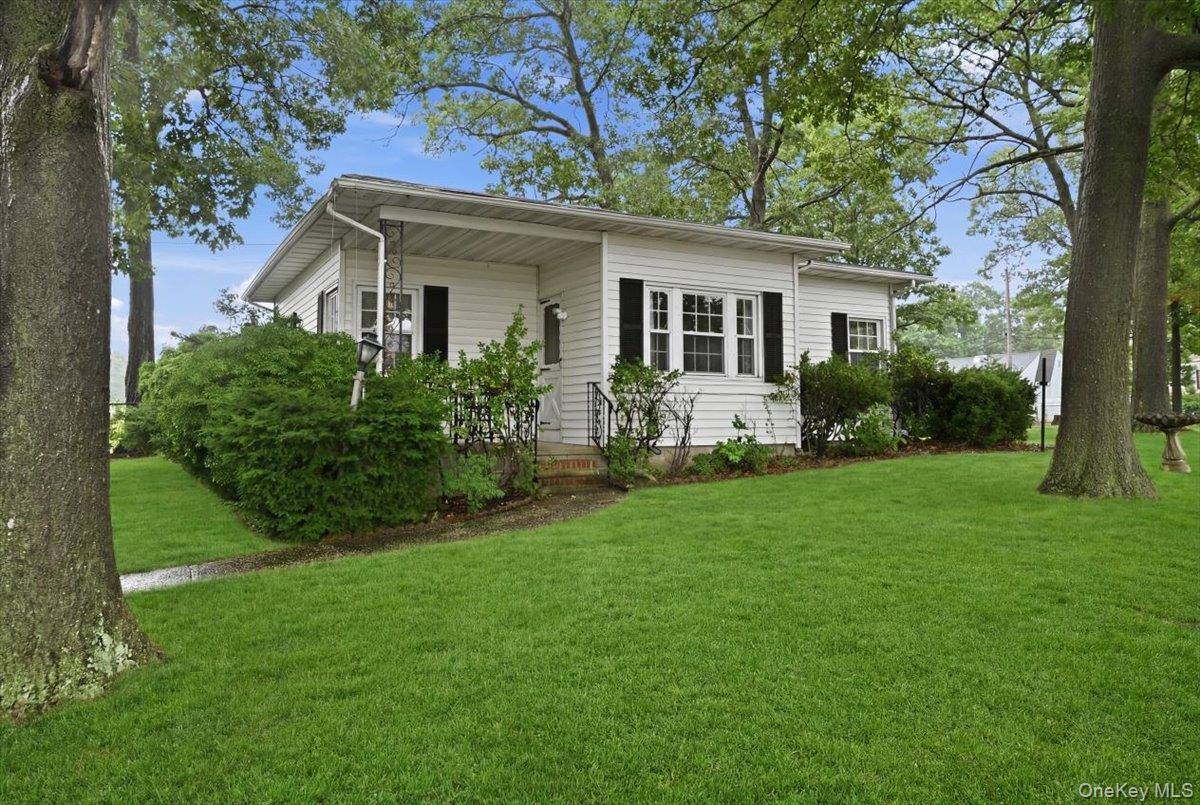 89 W 4th ST, Ronkonkoma, NY 11779