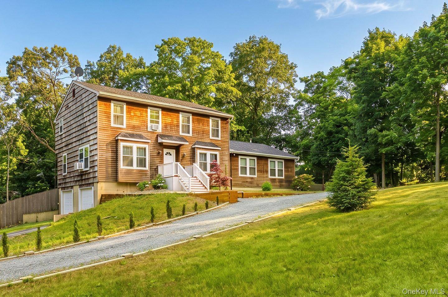 370 S Country RD, Brookhaven, NY 11719