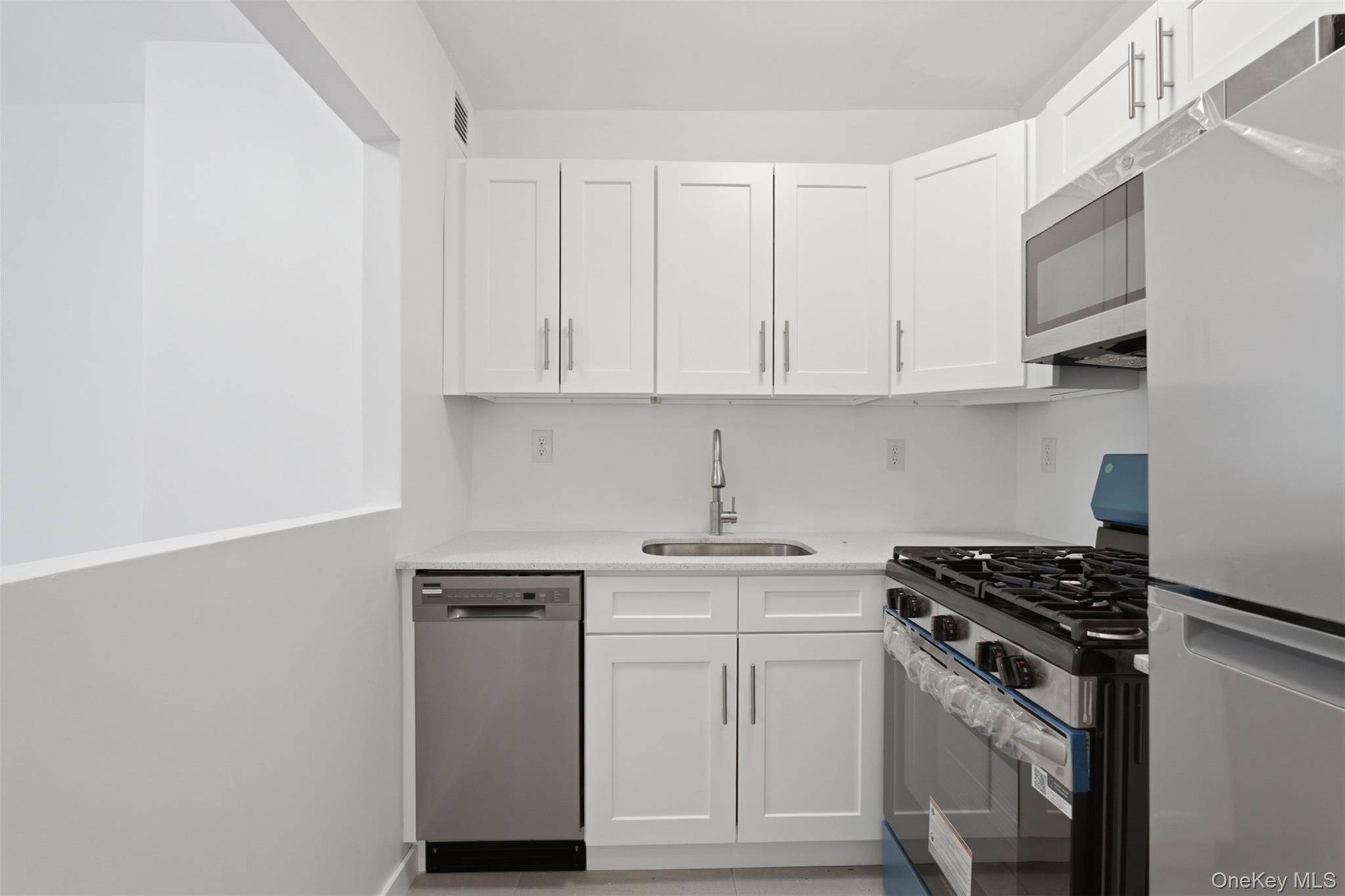 671 Bronx River RD #2N, Yonkers, NY 10704