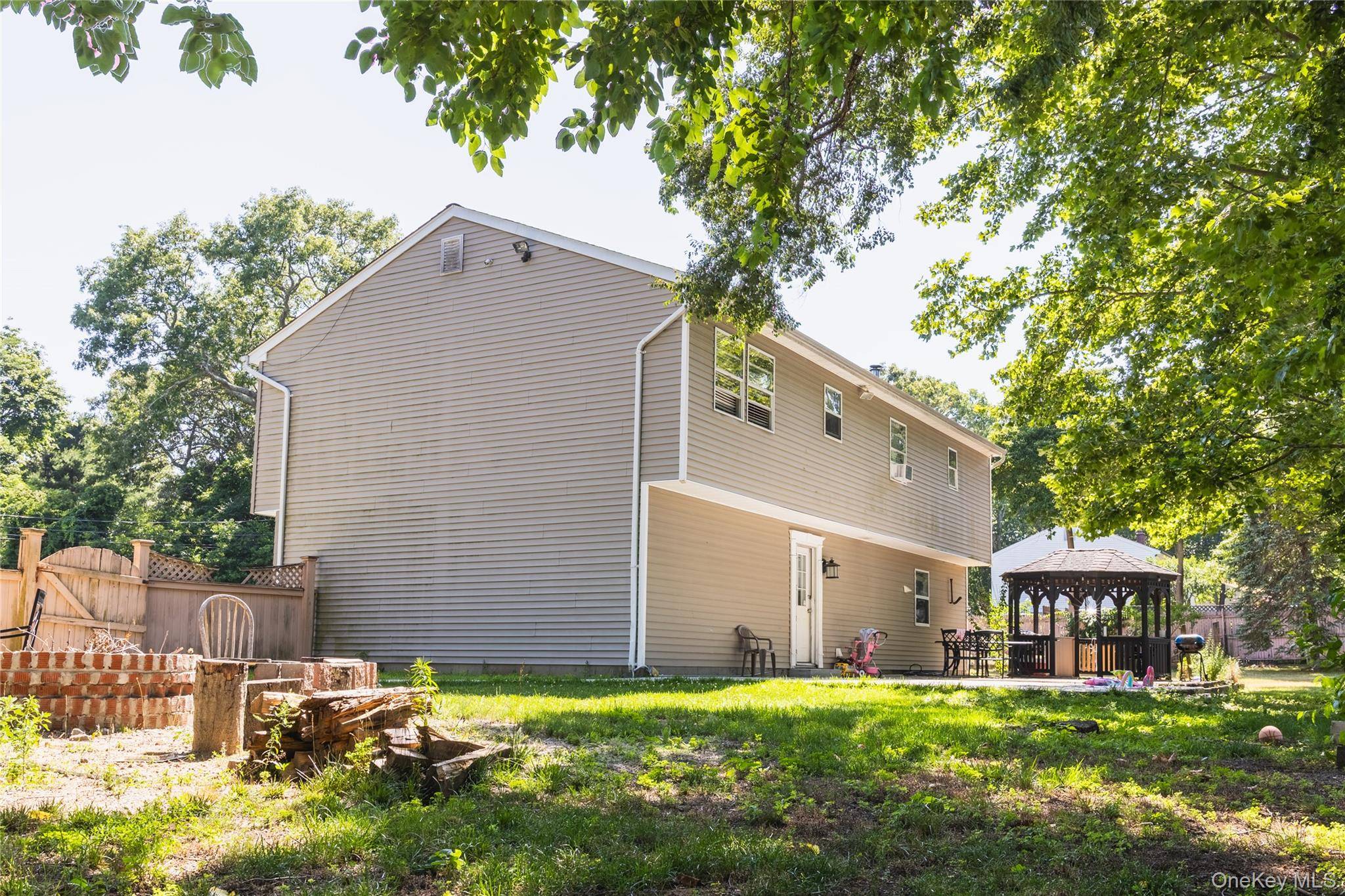 5 2nd ST, Coram, NY 11727