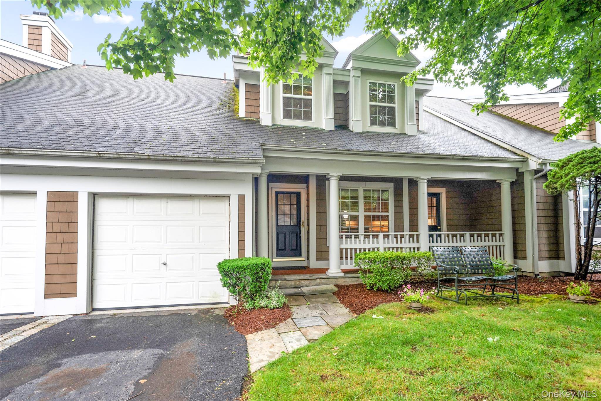 19 Winterberry LN, Briarcliff Manor, NY 10510