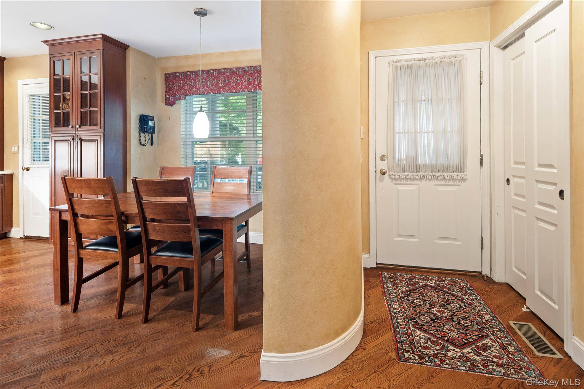 19 Winterberry LN, Briarcliff Manor, NY 10510
