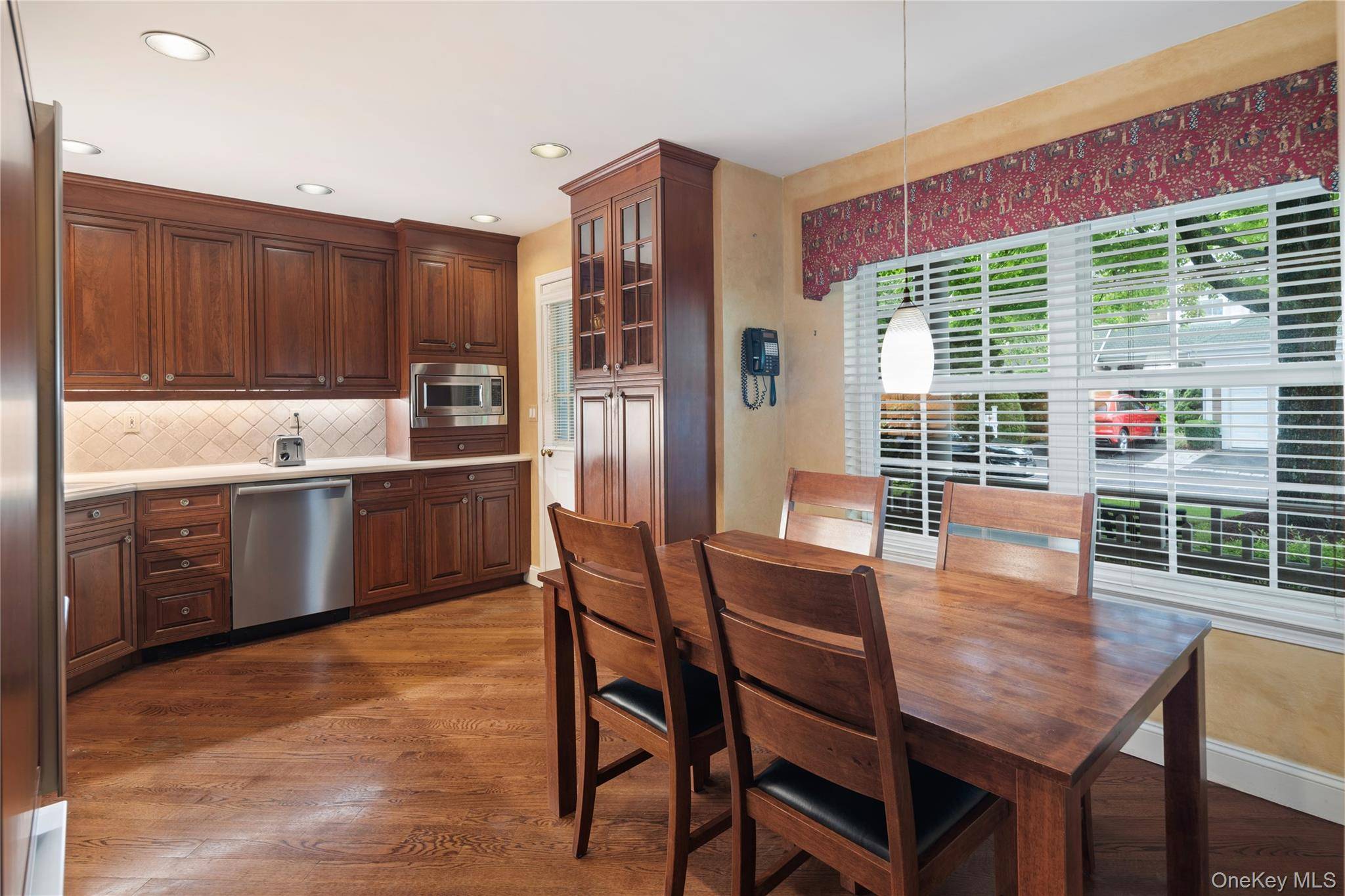 19 Winterberry LN, Briarcliff Manor, NY 10510