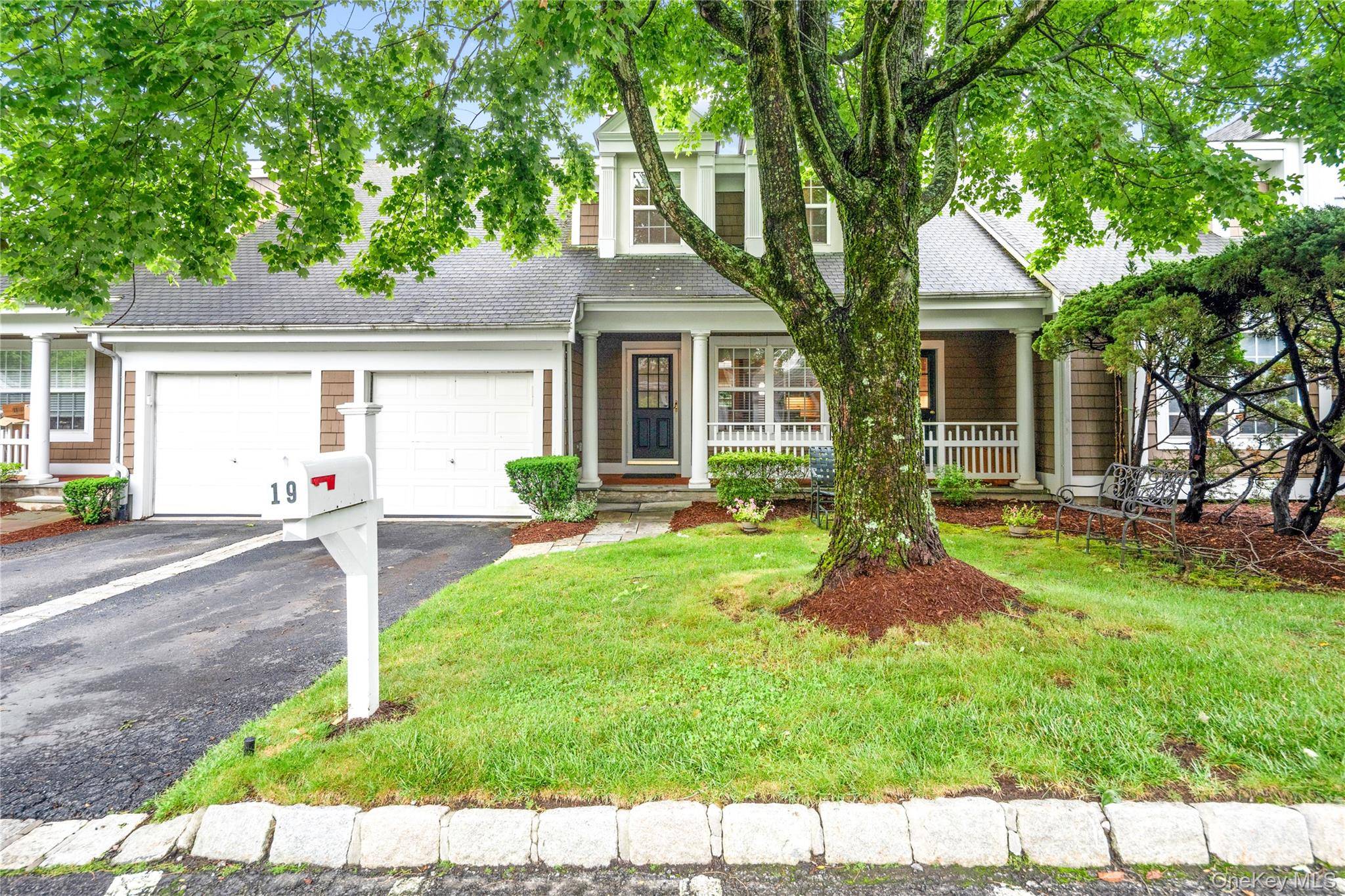 19 Winterberry LN, Briarcliff Manor, NY 10510