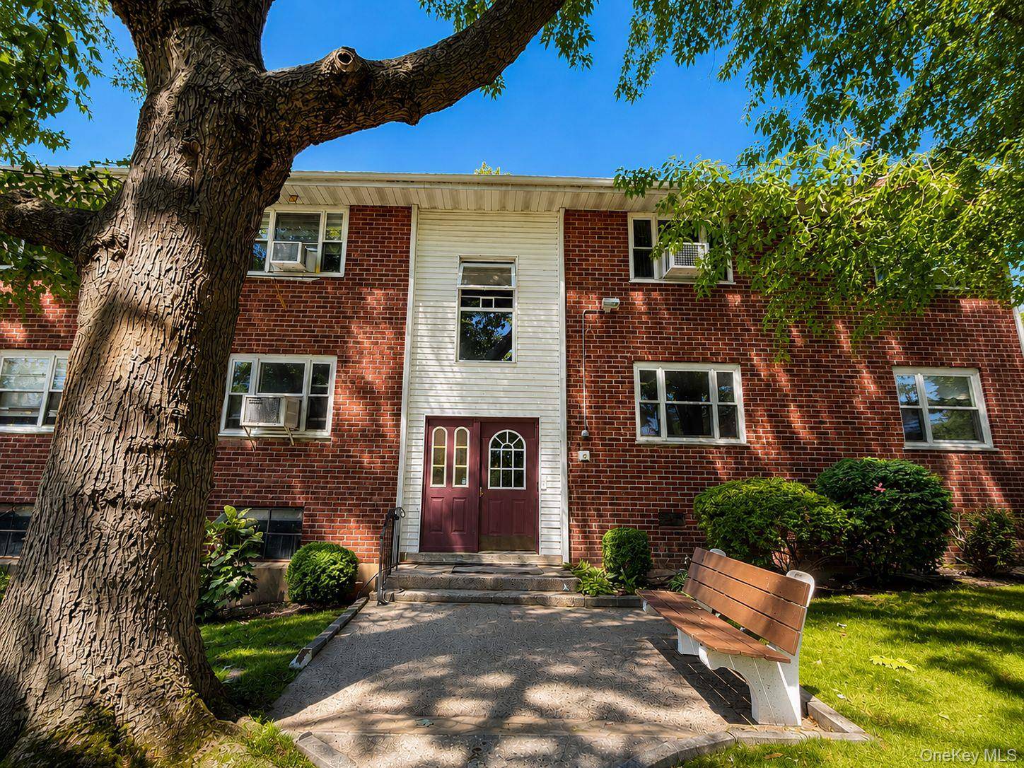 6 DeHaven DR #1E, Yonkers, NY 10703