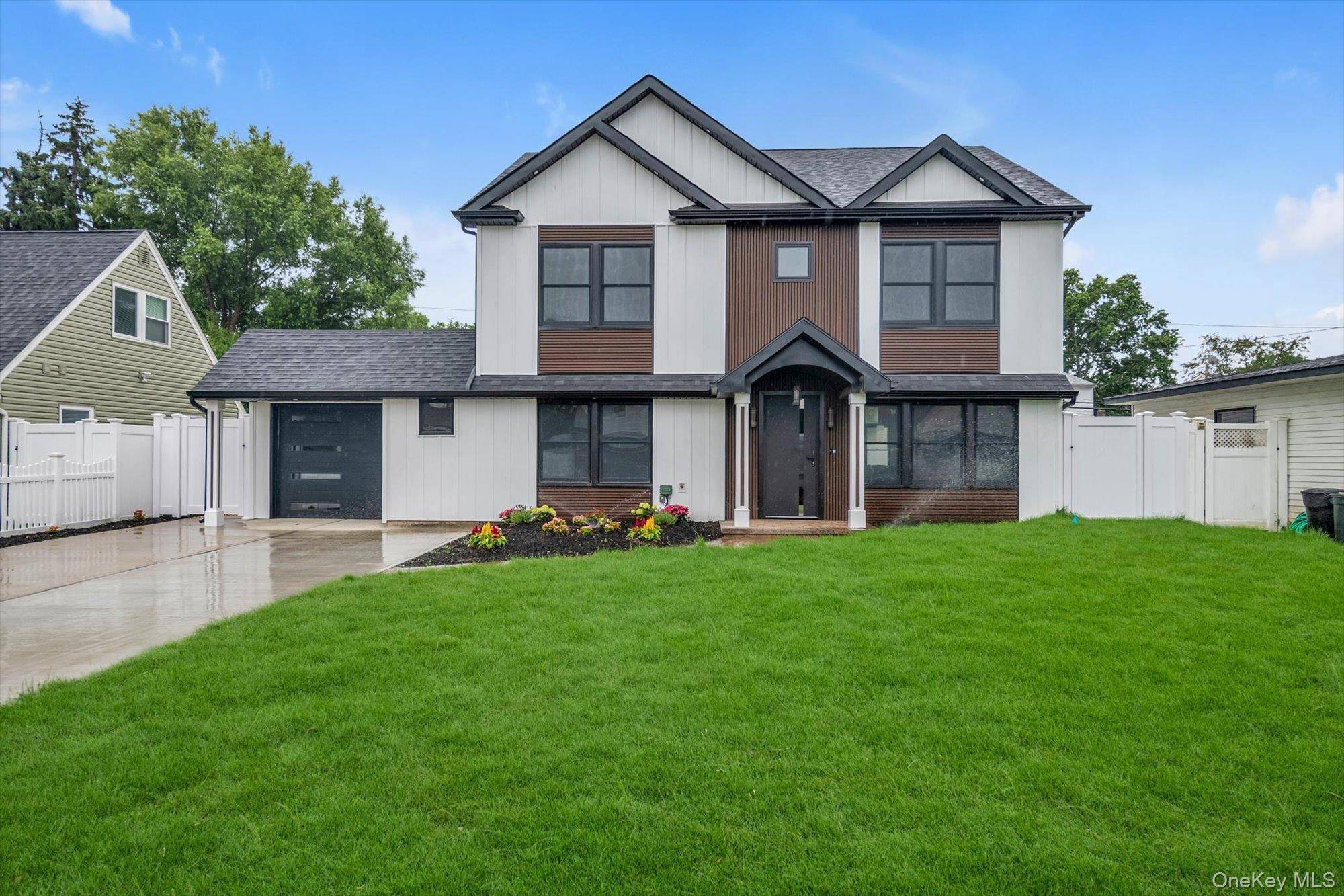 26 Gleaner LN, Levittown, NY 11756