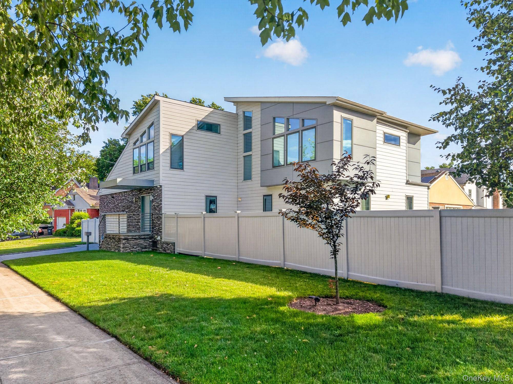 66-06 Marathon Pkwy, Little Neck, NY 11362