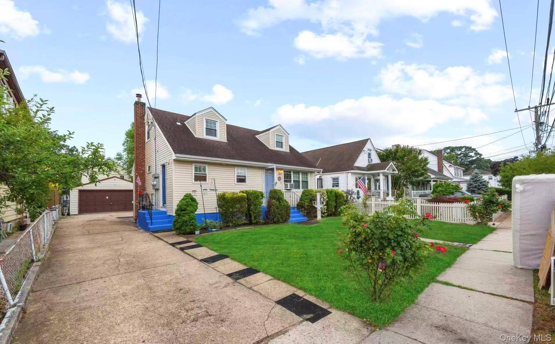 68 Shipherd AVE, Lynbrook, NY 11563