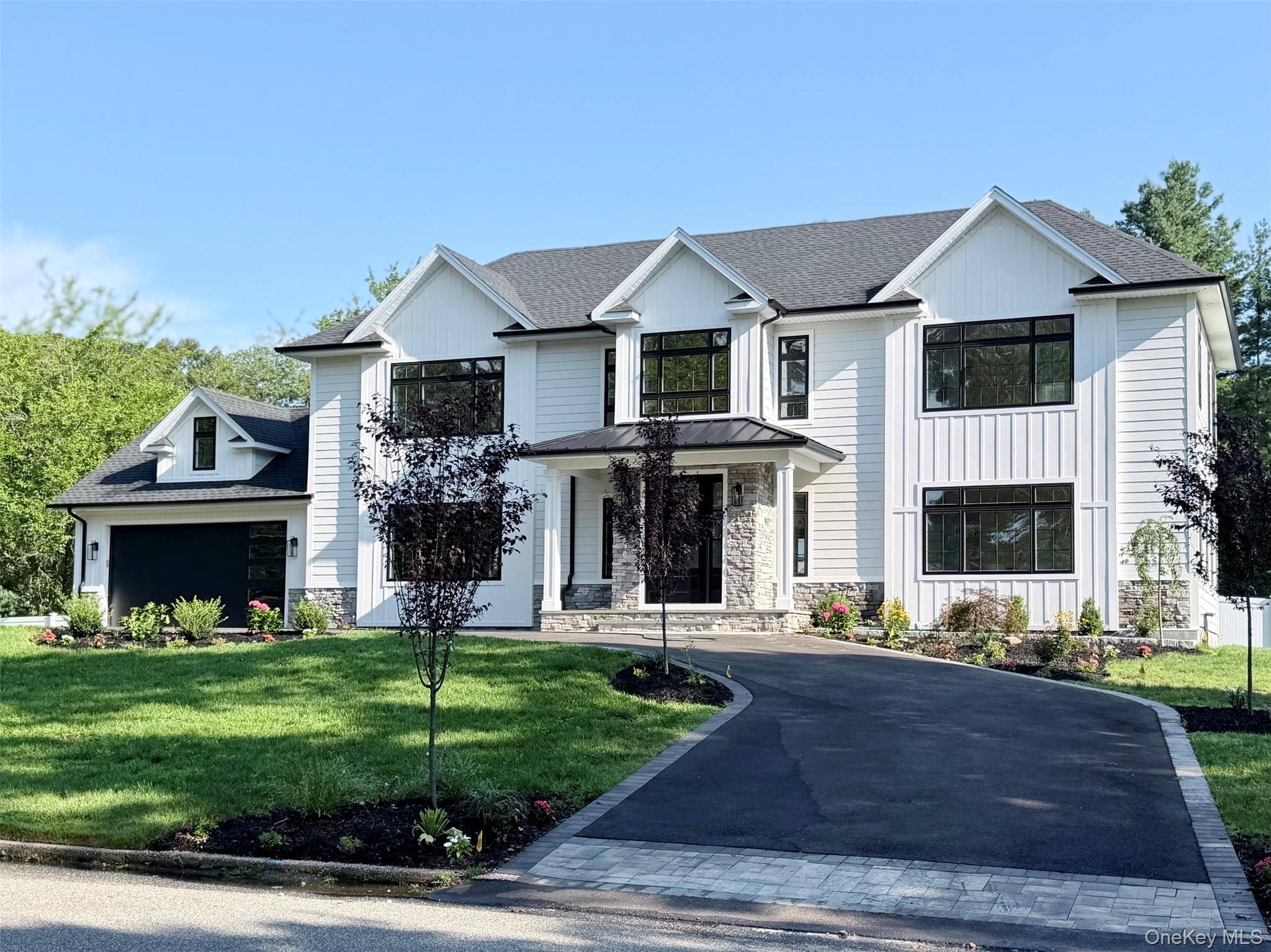 11 Edcris LN, Huntington, NY 11743