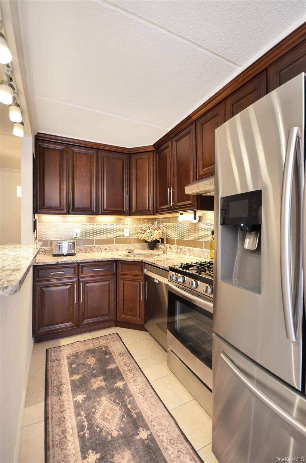 397 N Broadway #1F, Yonkers, NY 10701