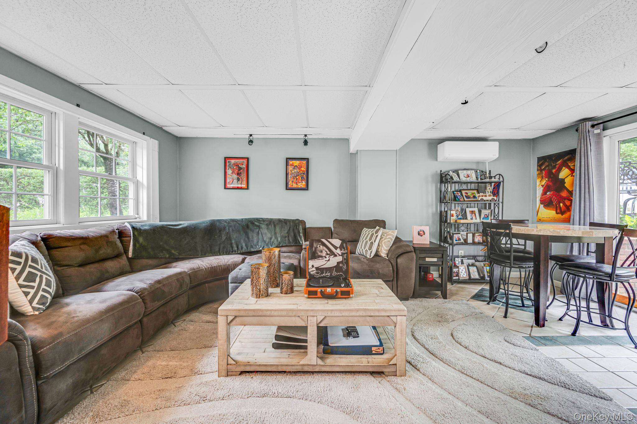6 Mayflower LN, East Setauket, NY 11733