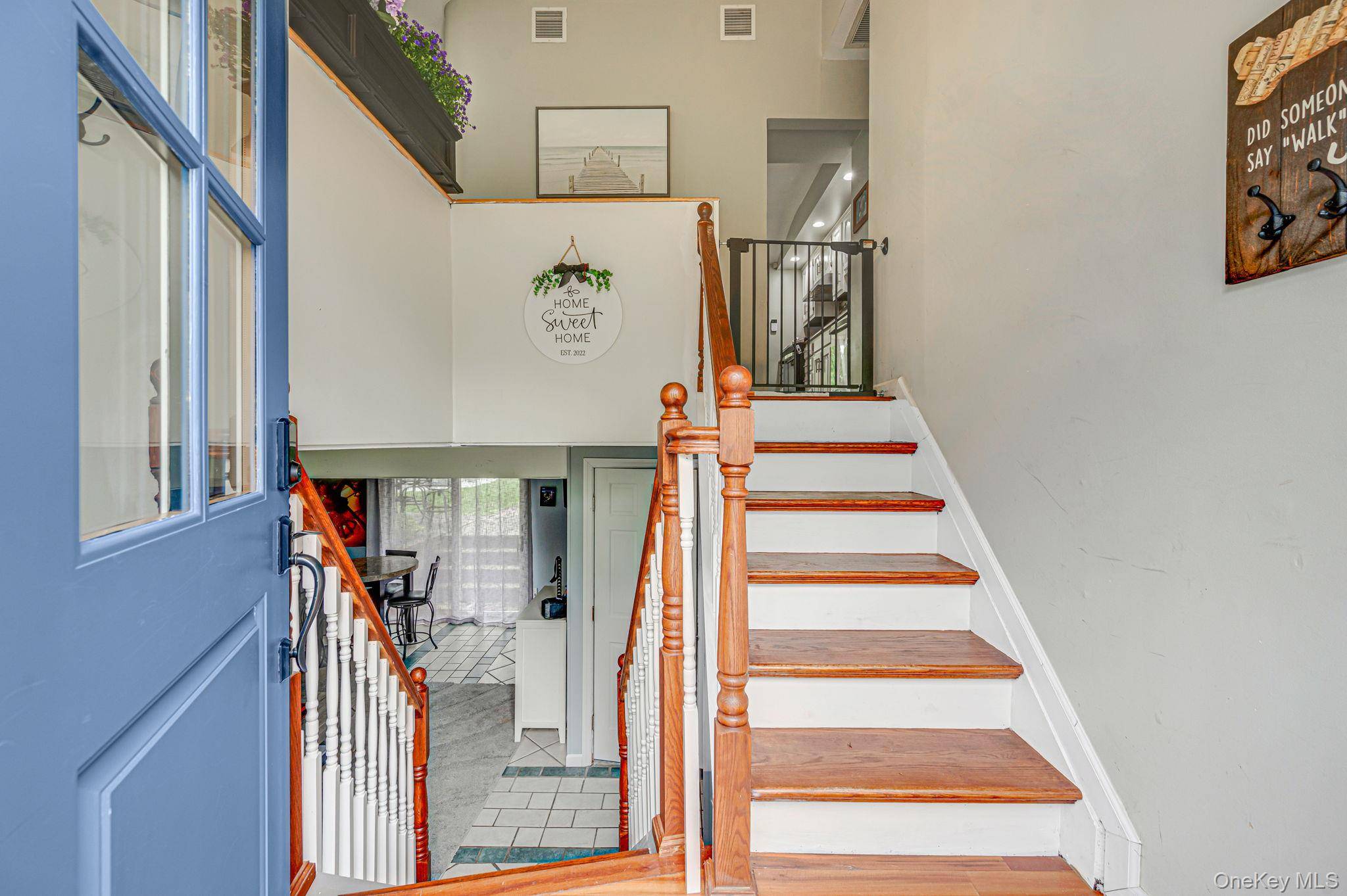 6 Mayflower LN, East Setauket, NY 11733