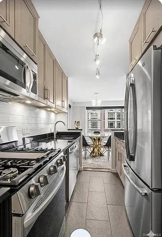 370 E 76th ST #B1102, New York (manhattan), NY 10021