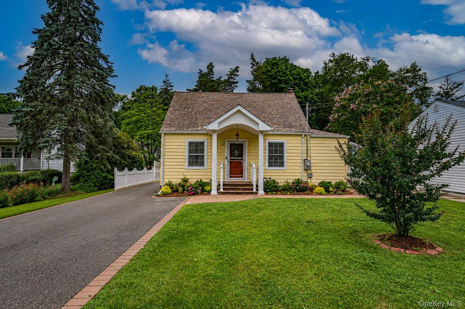 309 Laurel RD, Northport, NY 11768