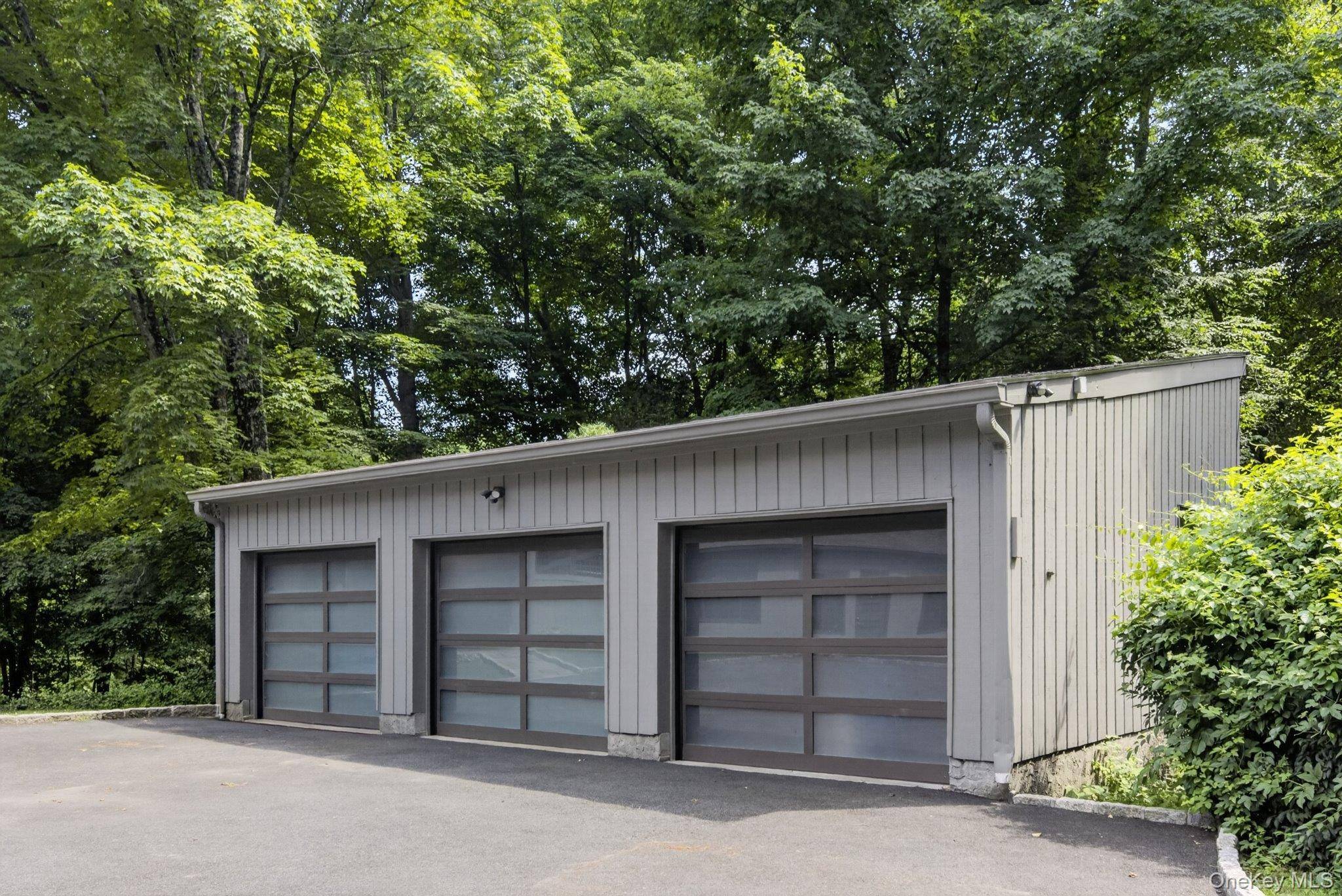 230 E Middle Patent RD, Bedford, NY 10506