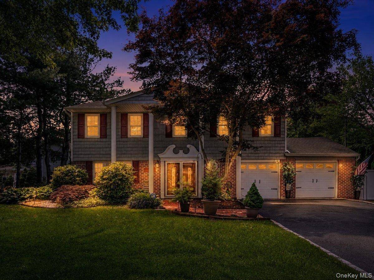 98 Florida AVE, Commack, NY 11725