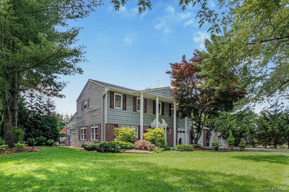 98 Florida AVE, Commack, NY 11725