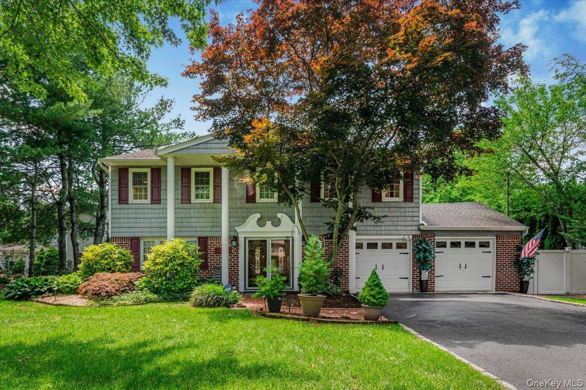 98 Florida AVE, Commack, NY 11725