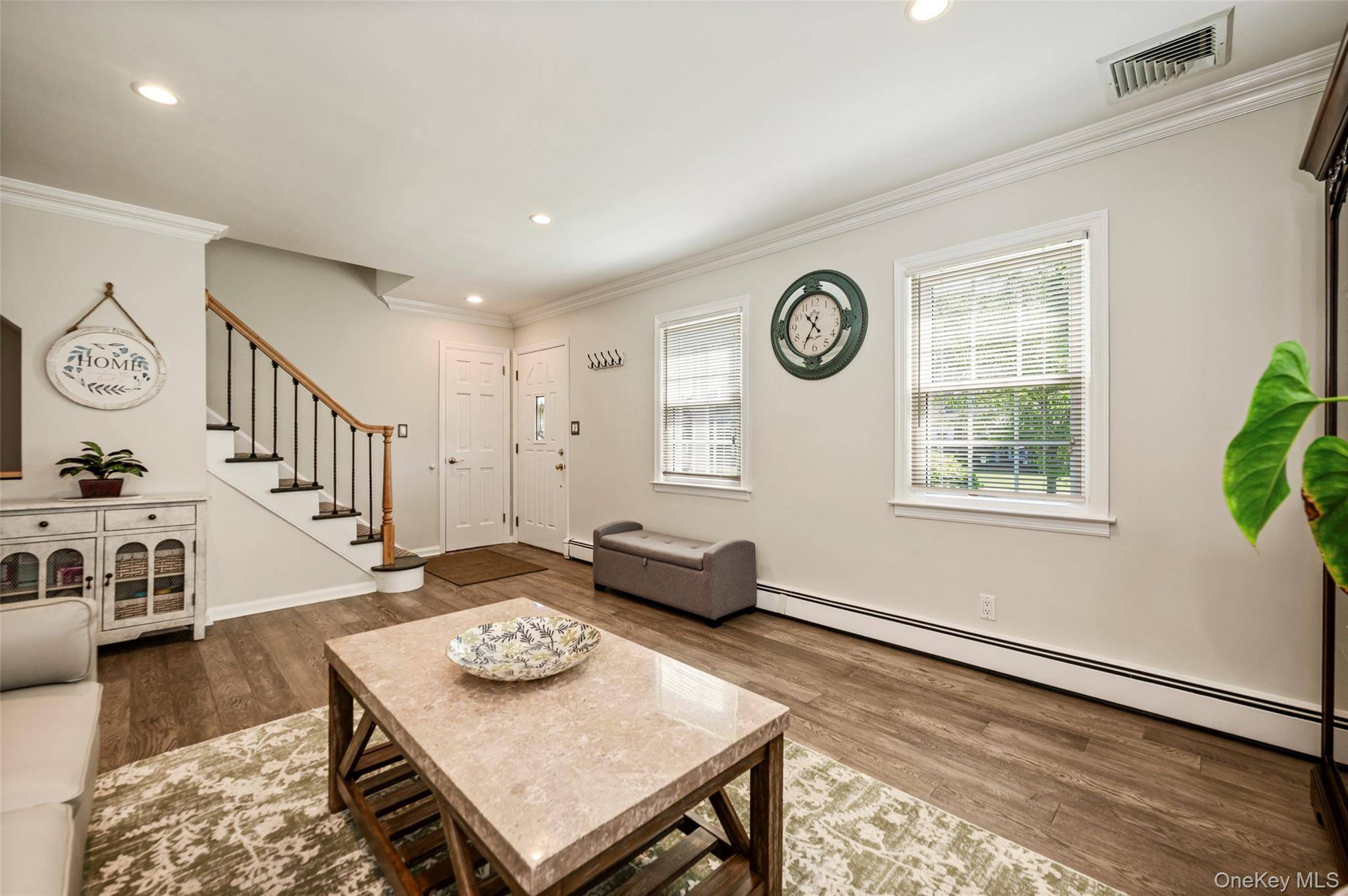 10 Dorset LN, Rockville Centre, NY 11570