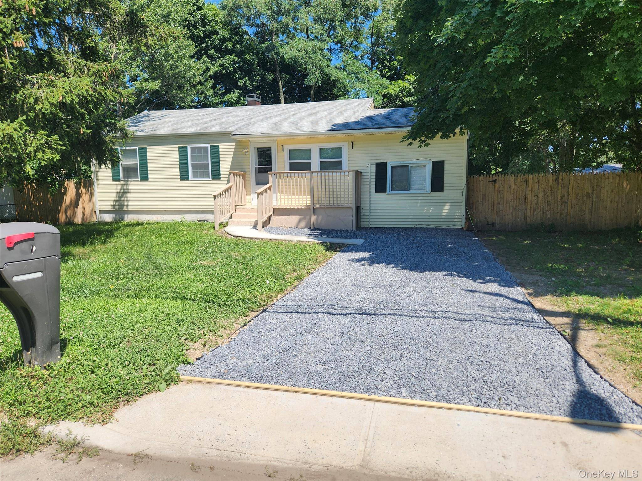 47 Pace AVE, Bellport, NY 11713