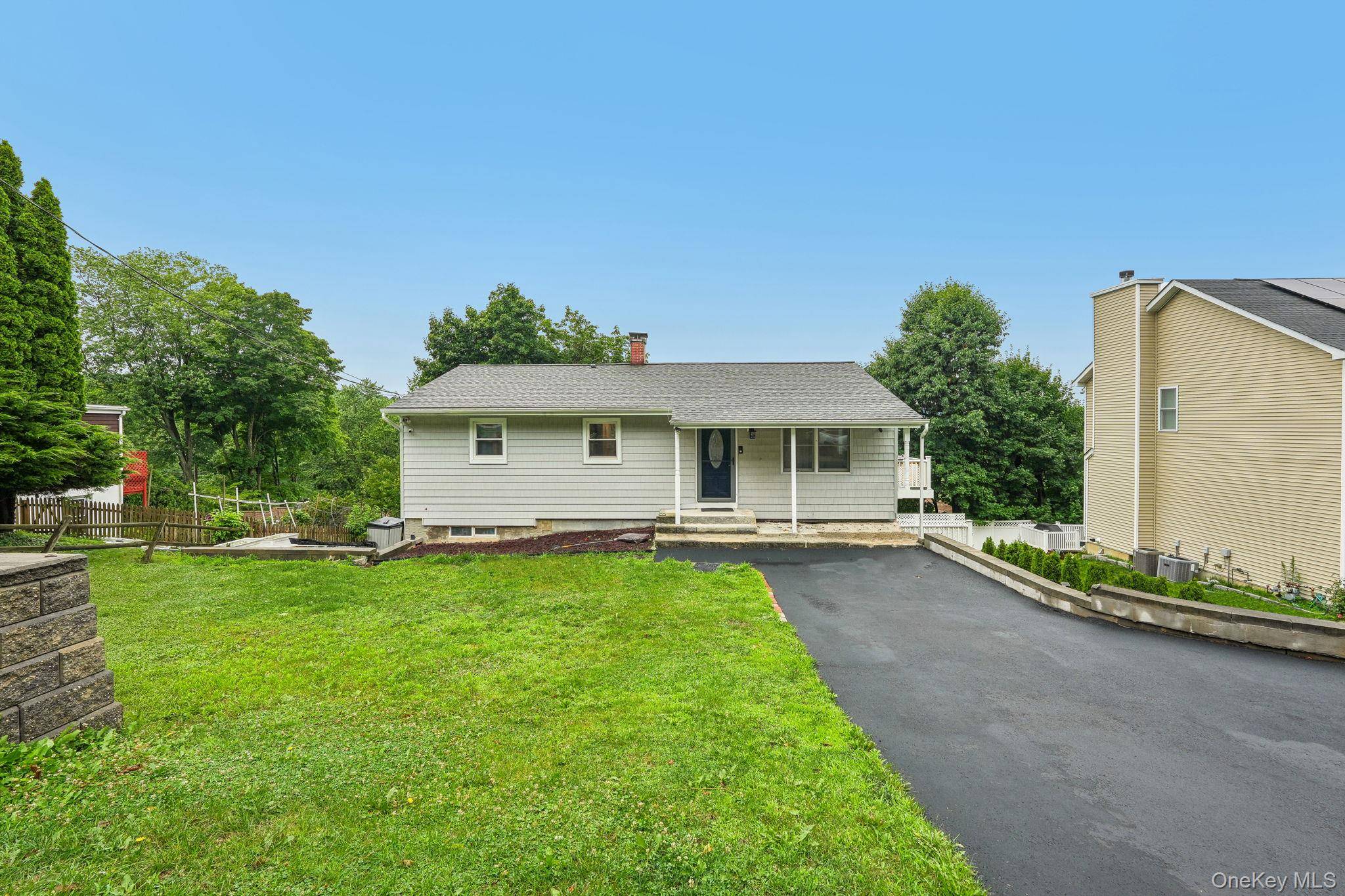 849 Warren AVE, Thornwood, NY 10594
