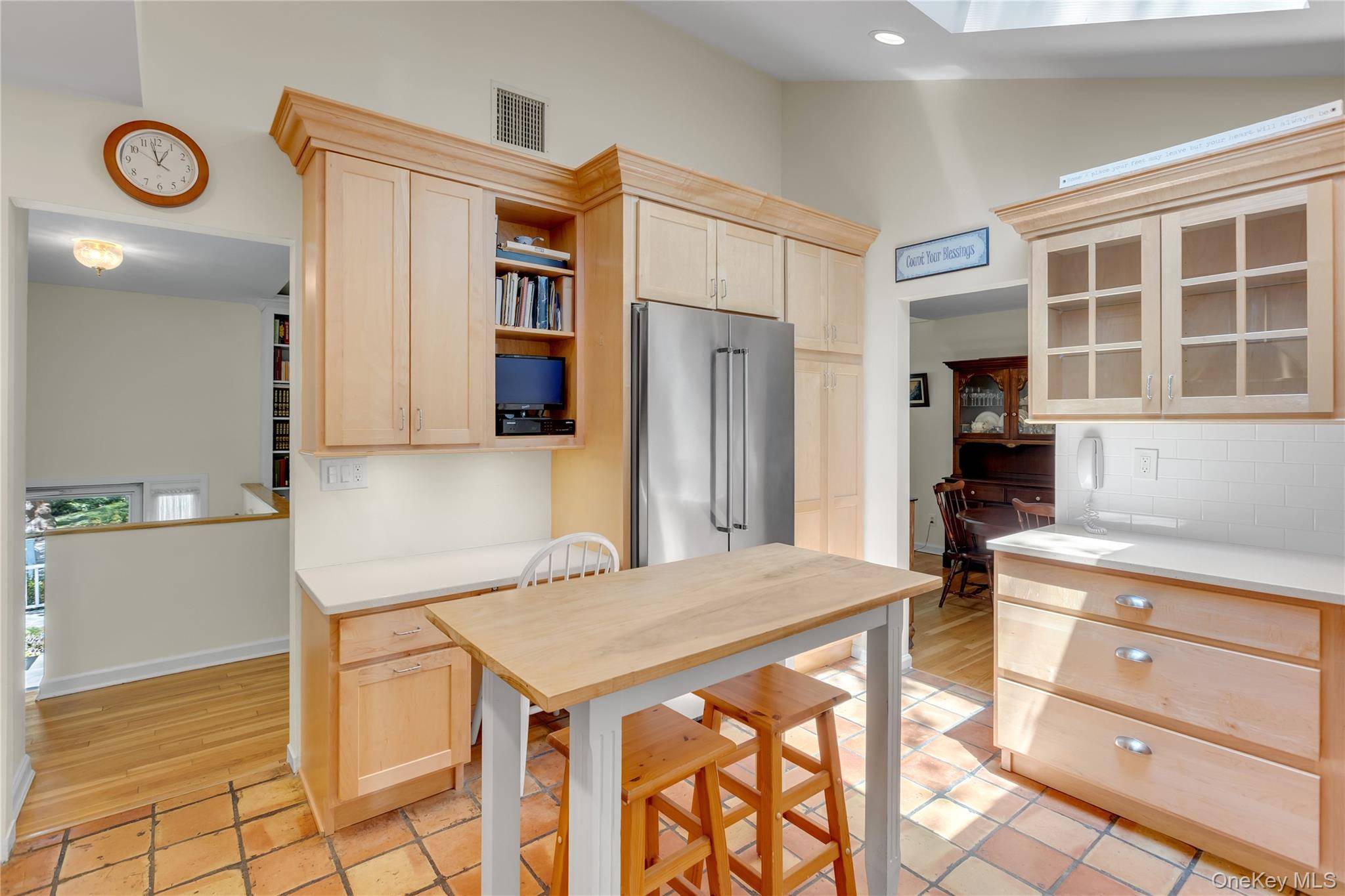 6 Primrose LN, Huntington, NY 11743