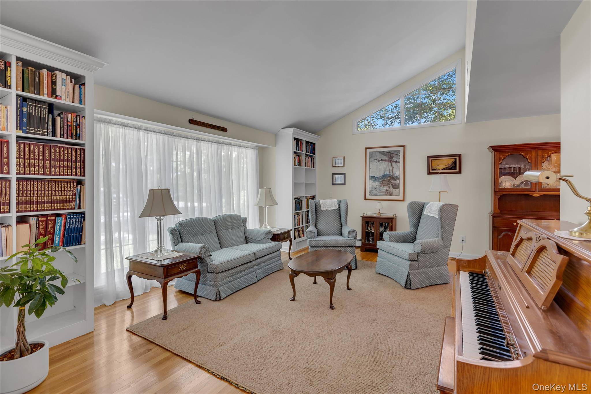 6 Primrose LN, Huntington, NY 11743
