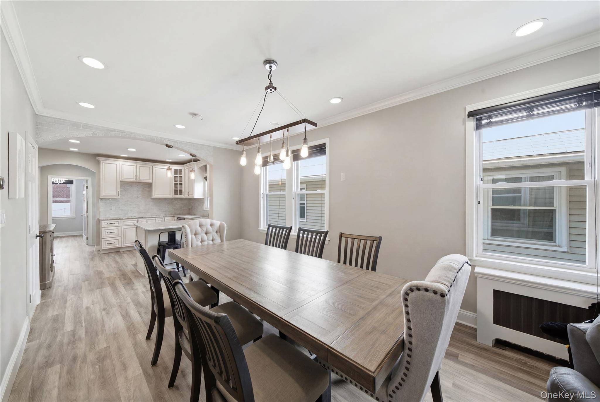 6424 Pleasantview ST, Middle Village, NY 11379