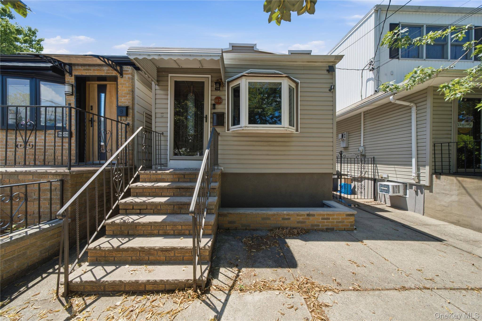 6424 Pleasantview ST, Middle Village, NY 11379