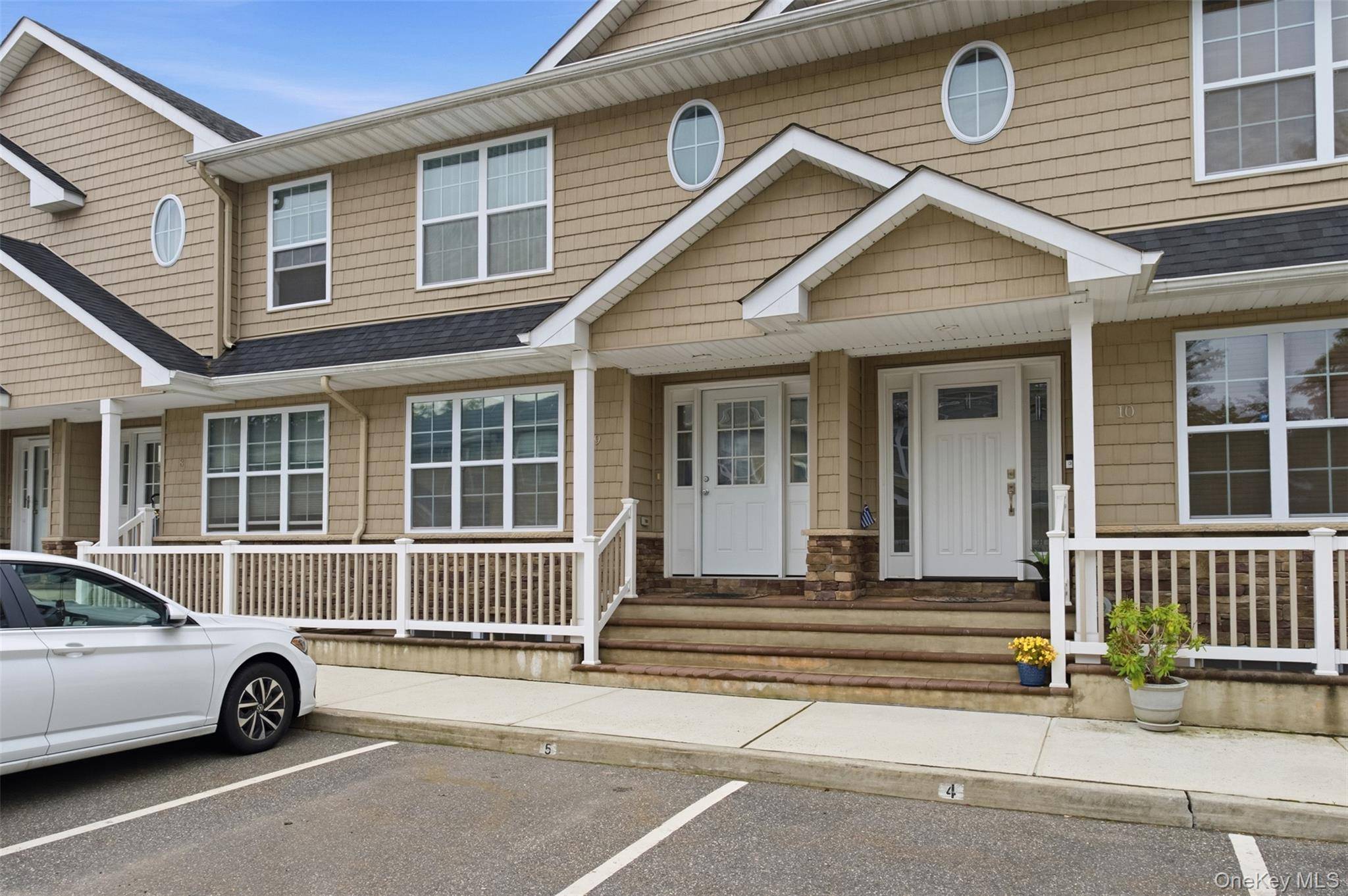 723 Carman AVE #9, Westbury, NY 11590