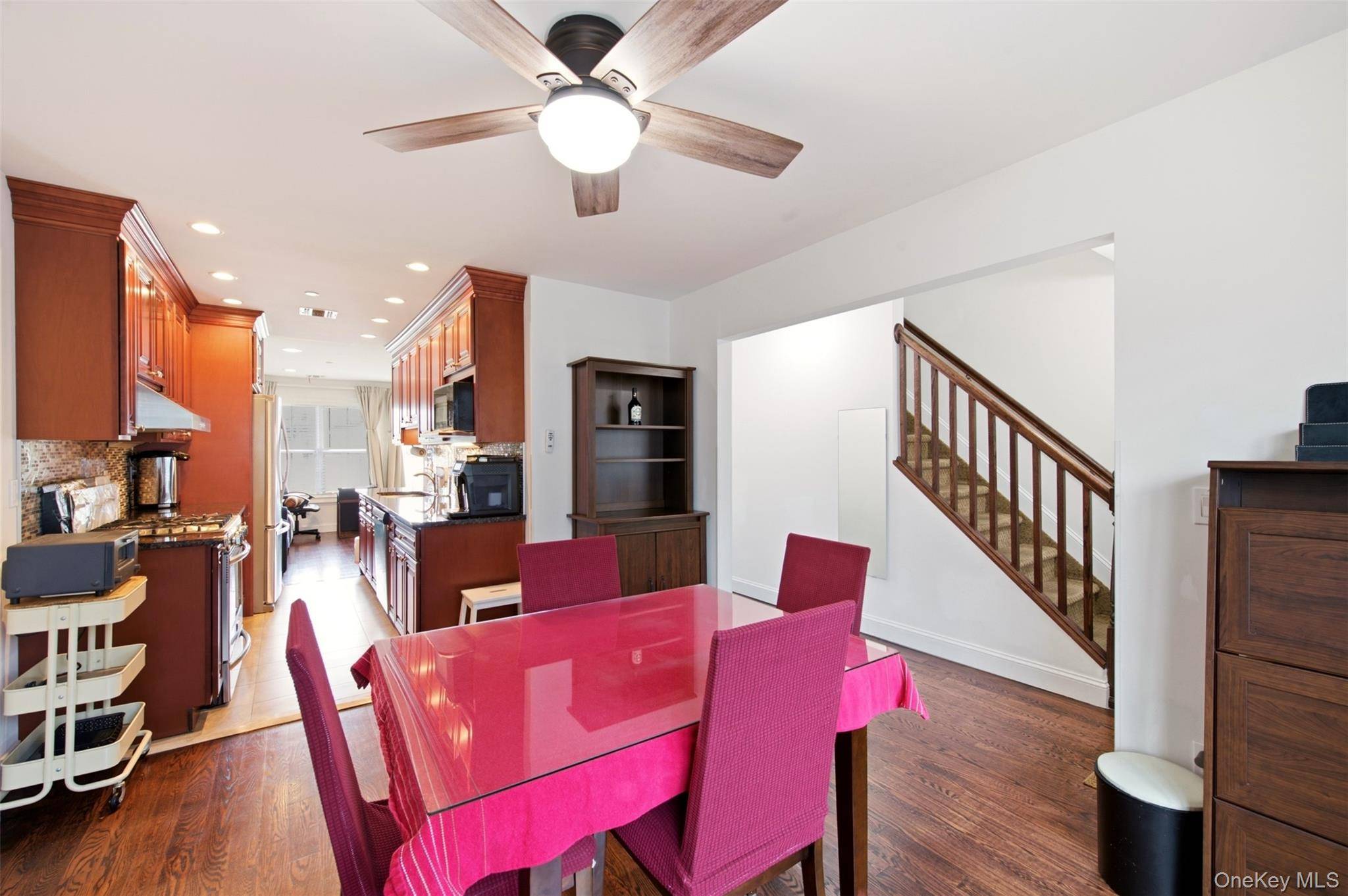 723 Carman AVE #9, Westbury, NY 11590