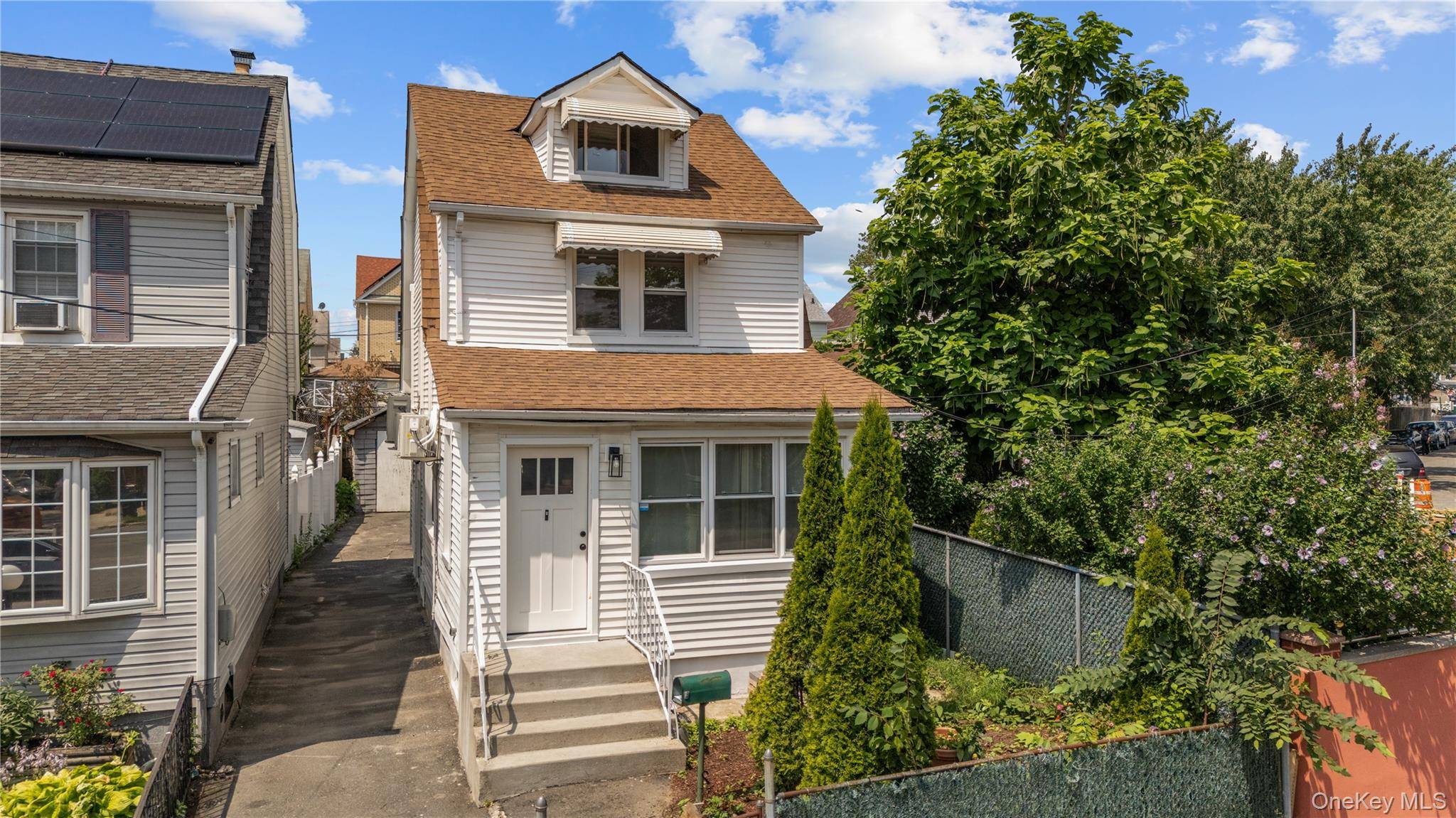 11422 212th ST, Cambria Heights, NY 11411