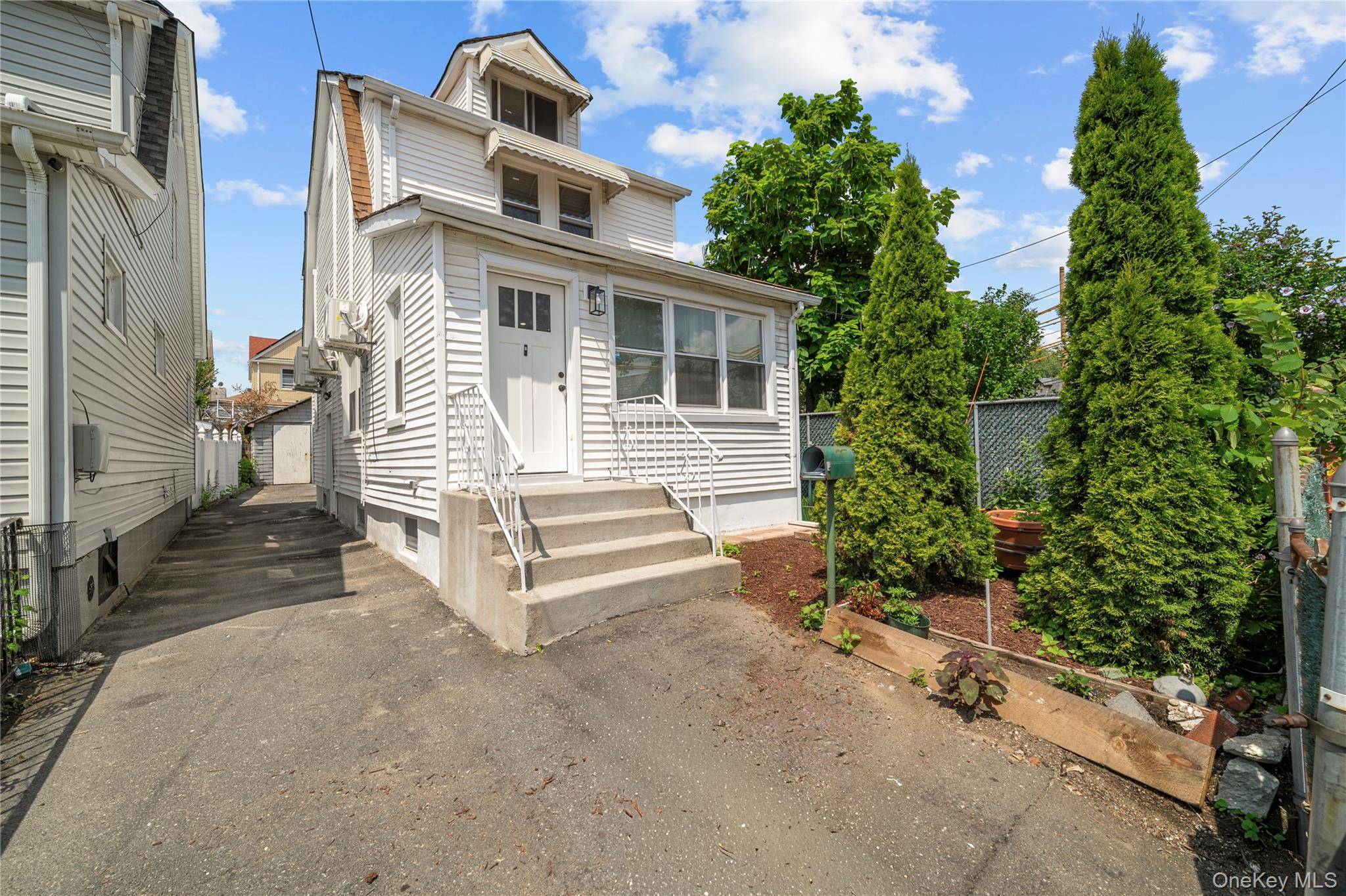 11422 212th ST, Cambria Heights, NY 11411