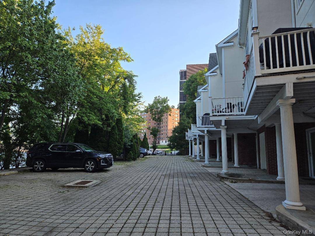240-250 Pelham RD, New Rochelle, NY 10805