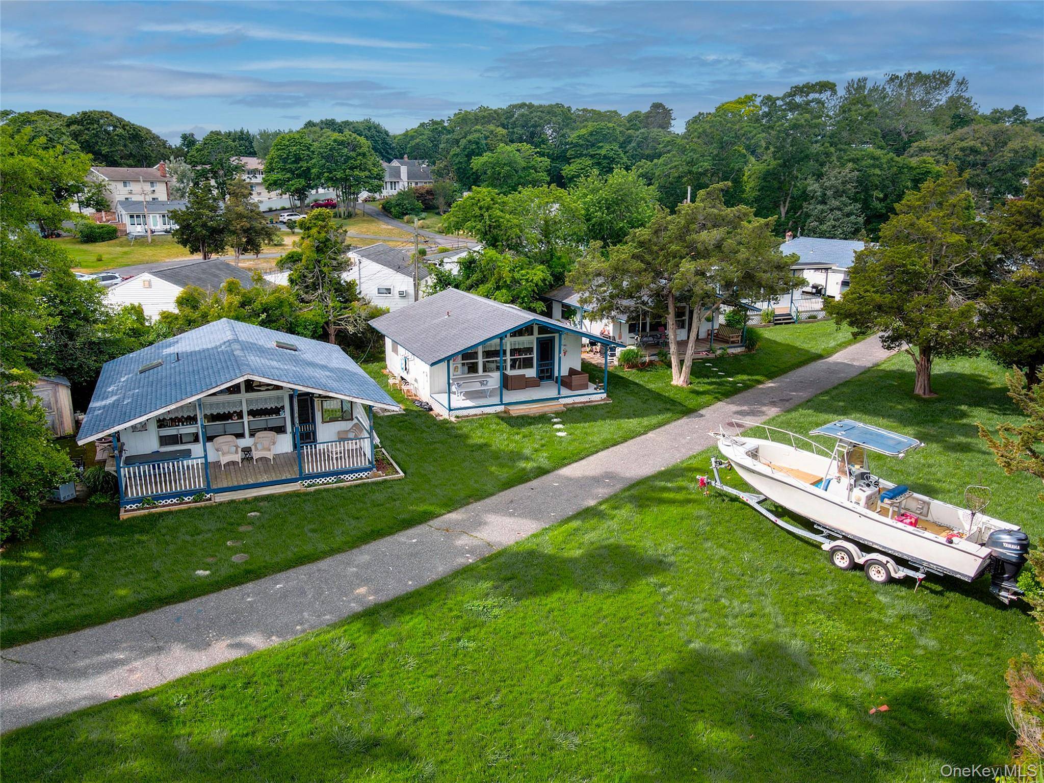 71 W Tiana RD, Hampton Bays, NY 11946