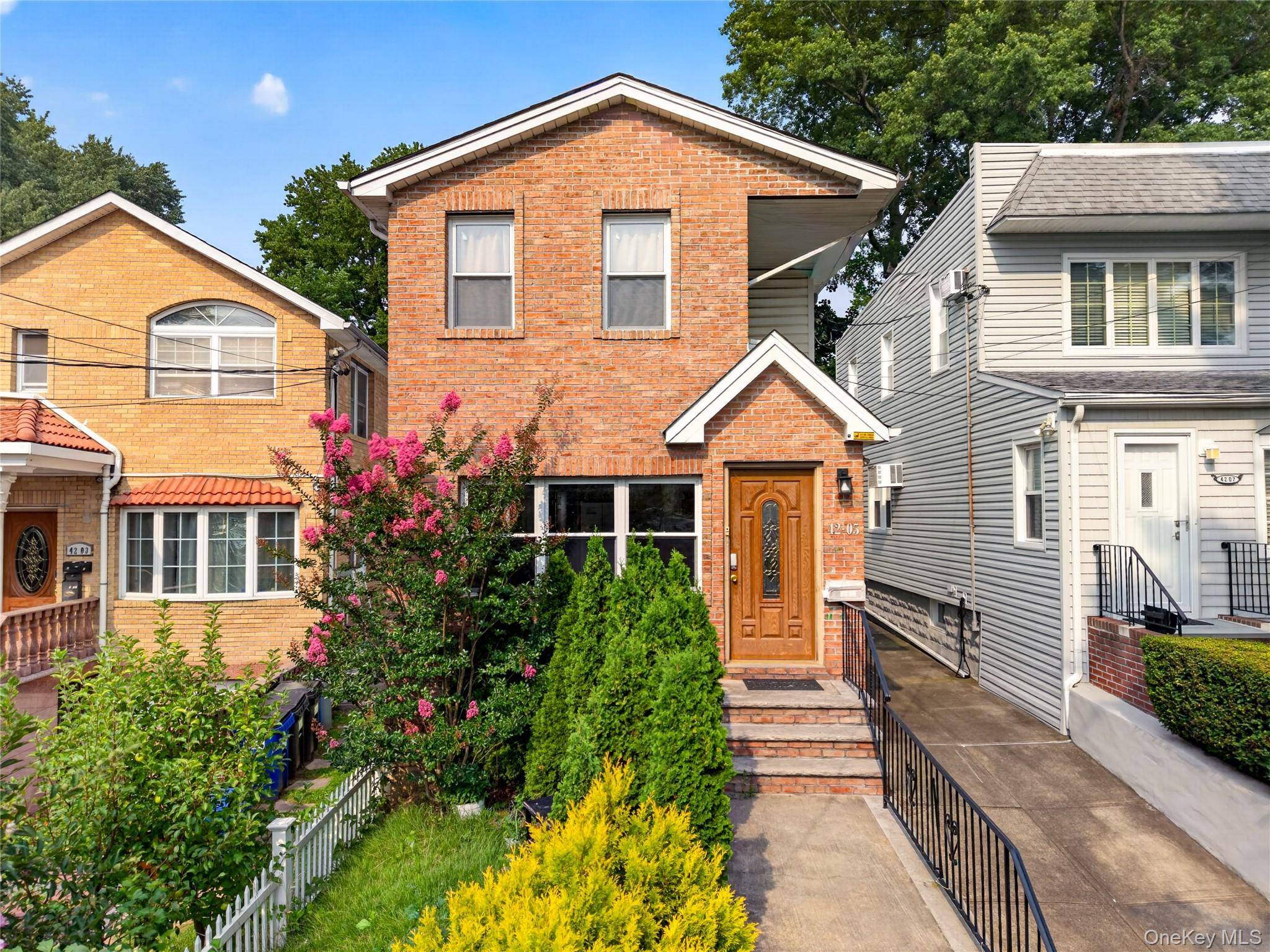 42-05 249th ST, Little Neck, NY 11363
