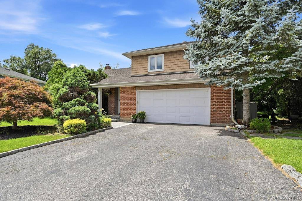 30 Harriet DR, Syosset, NY 11791