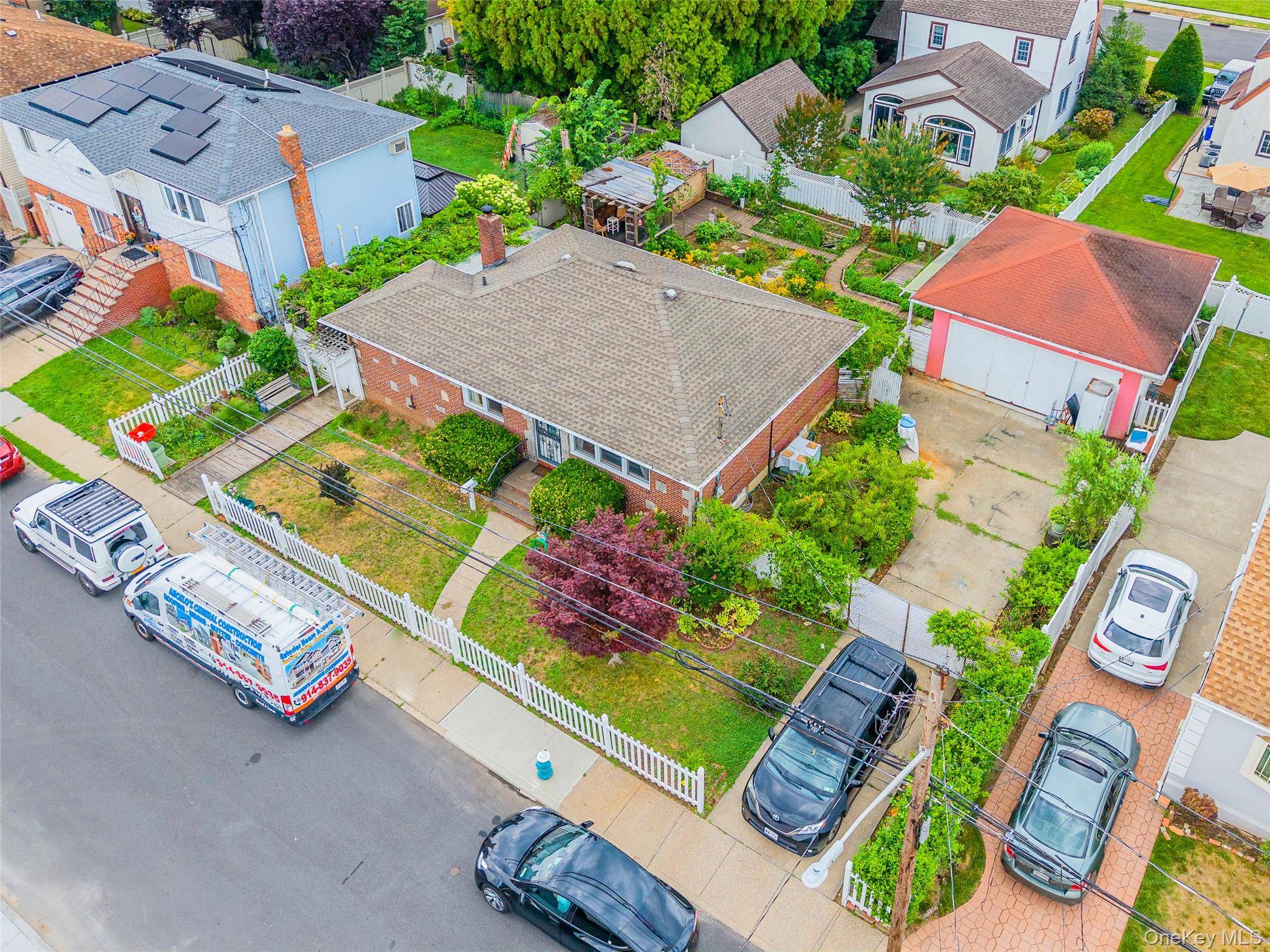 100 Memphis AVE, Floral Park, NY 11001