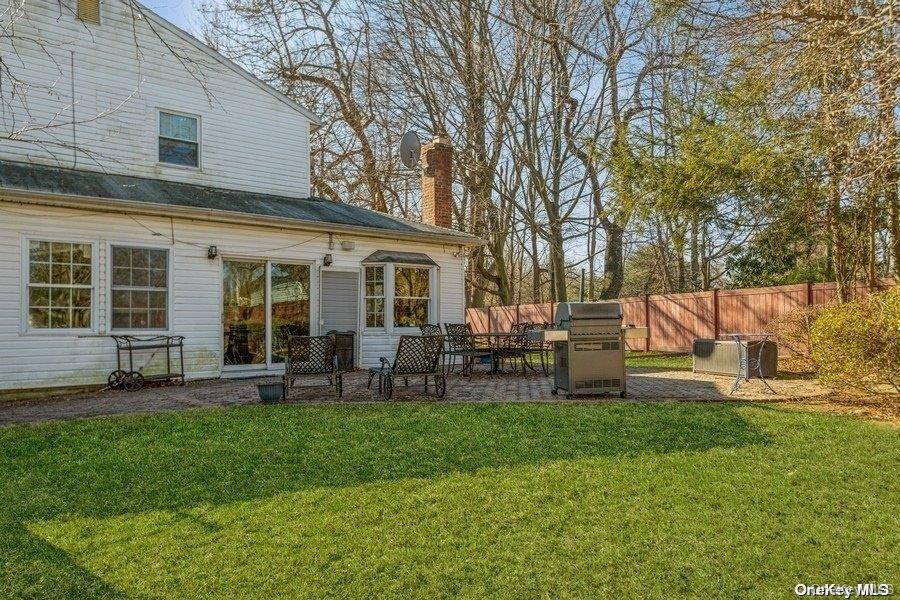 93 Beacon Hill RD, Port Washington, NY 11050