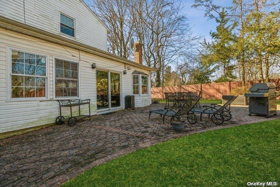 93 Beacon Hill RD, Port Washington, NY 11050