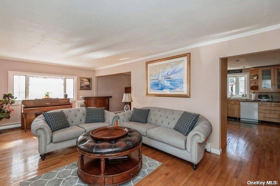 93 Beacon Hill RD, Port Washington, NY 11050