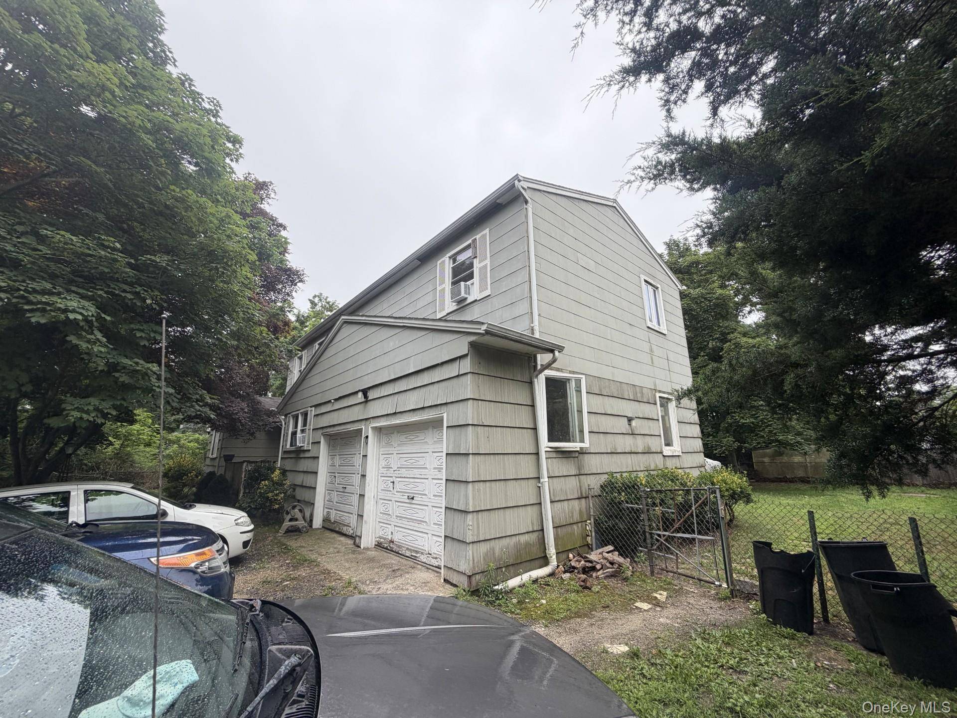 8 Windus DR, Shirley, NY 11967