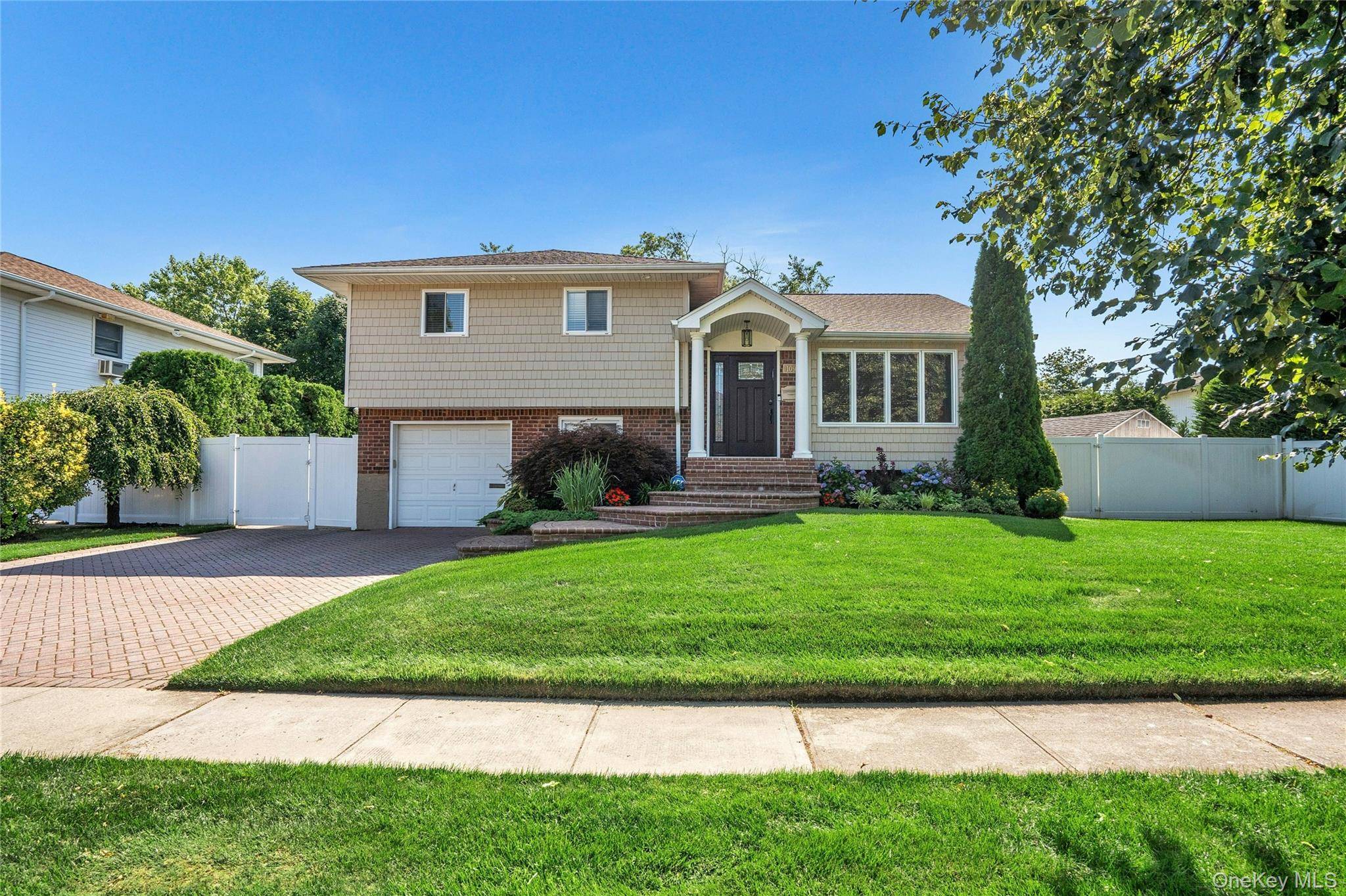 109 Plymouth RD, Plainview, NY 11803