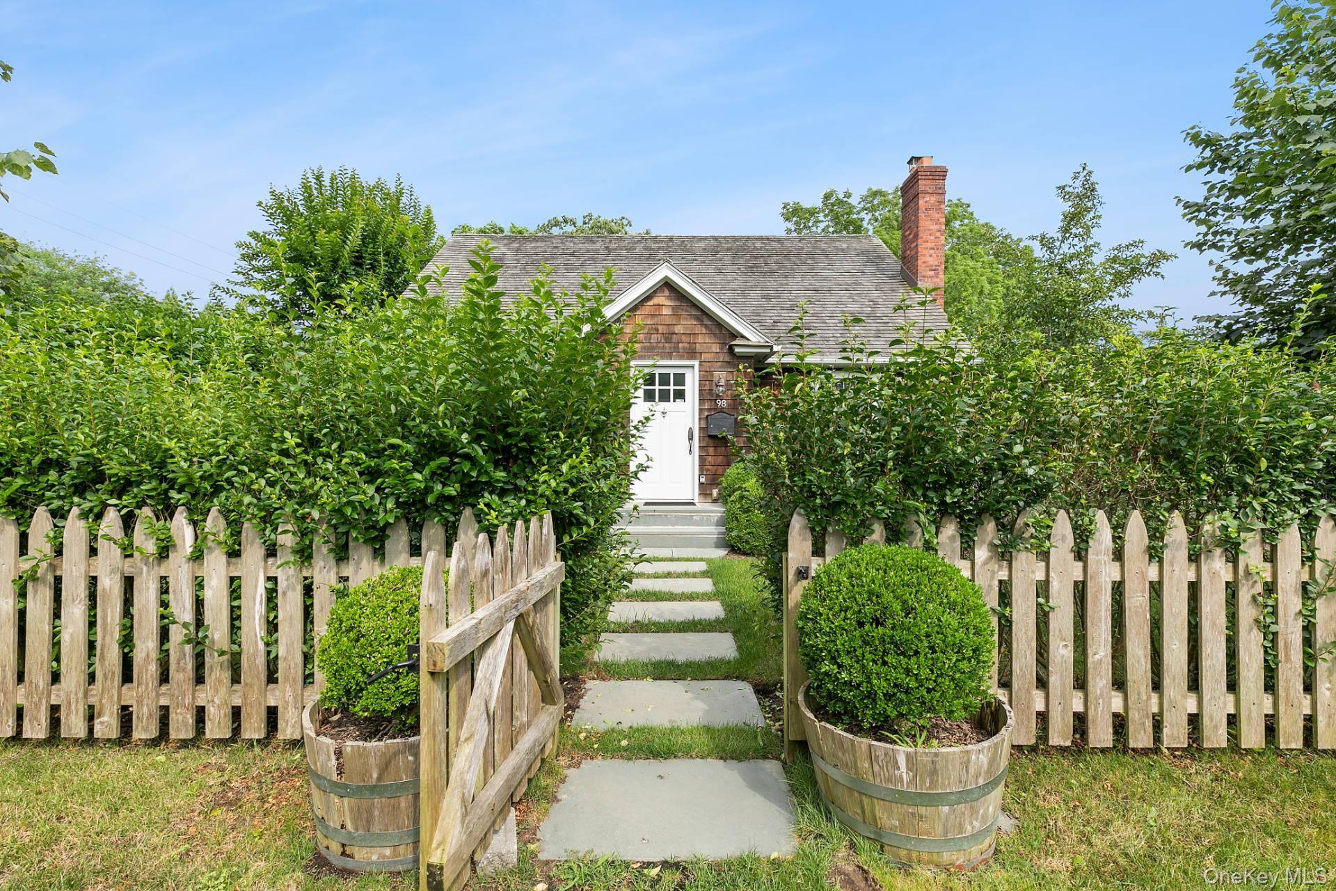 98 Sherrill RD, East Hampton, NY 11937