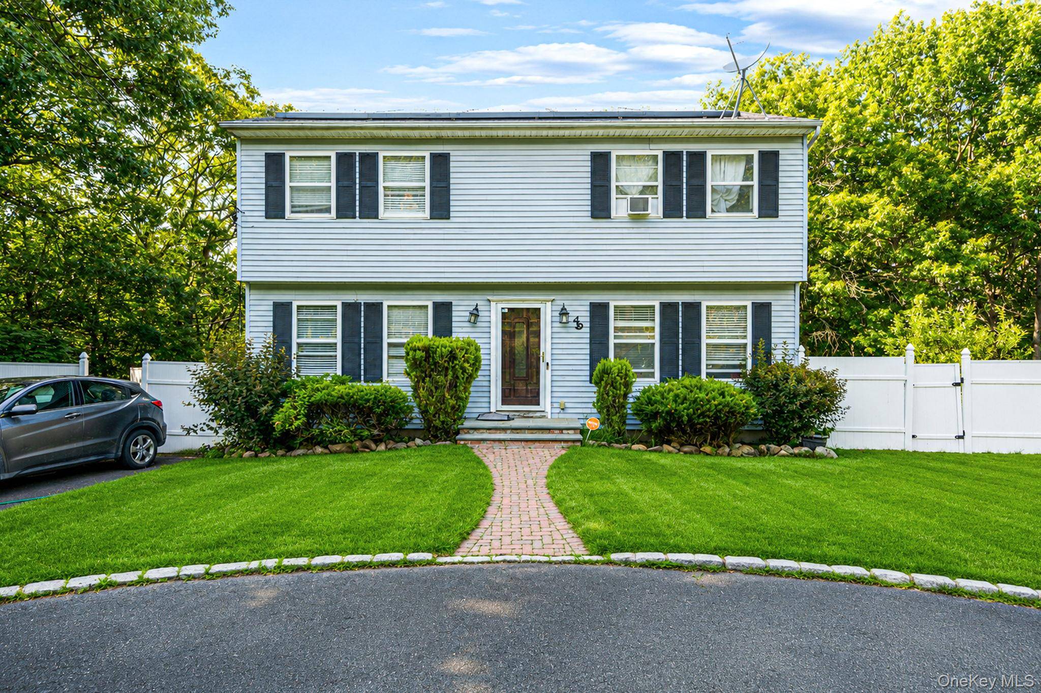 49 Barbara LN, Medford, NY 11763